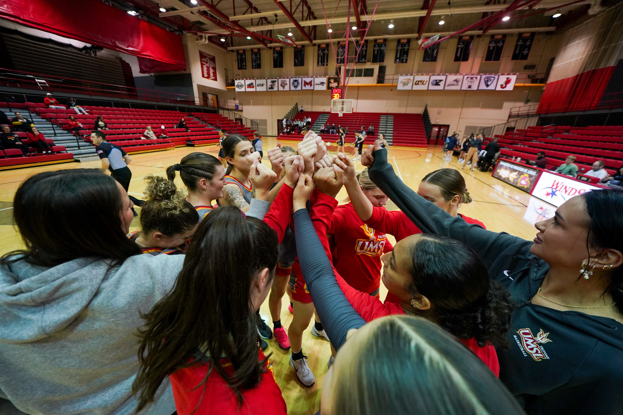 UMSL women's basketball pregame huddle