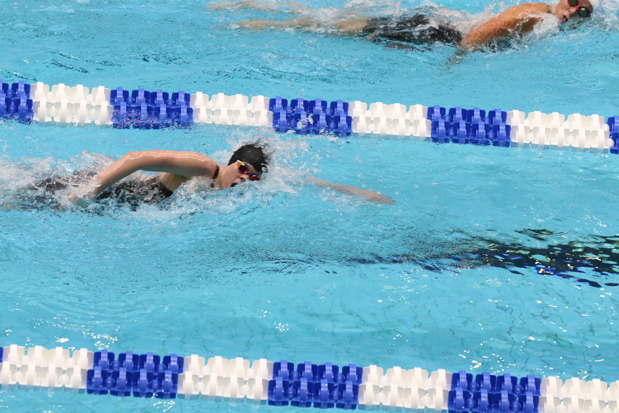 Justice Beard swims a lap in the 1,000-yard freestyle