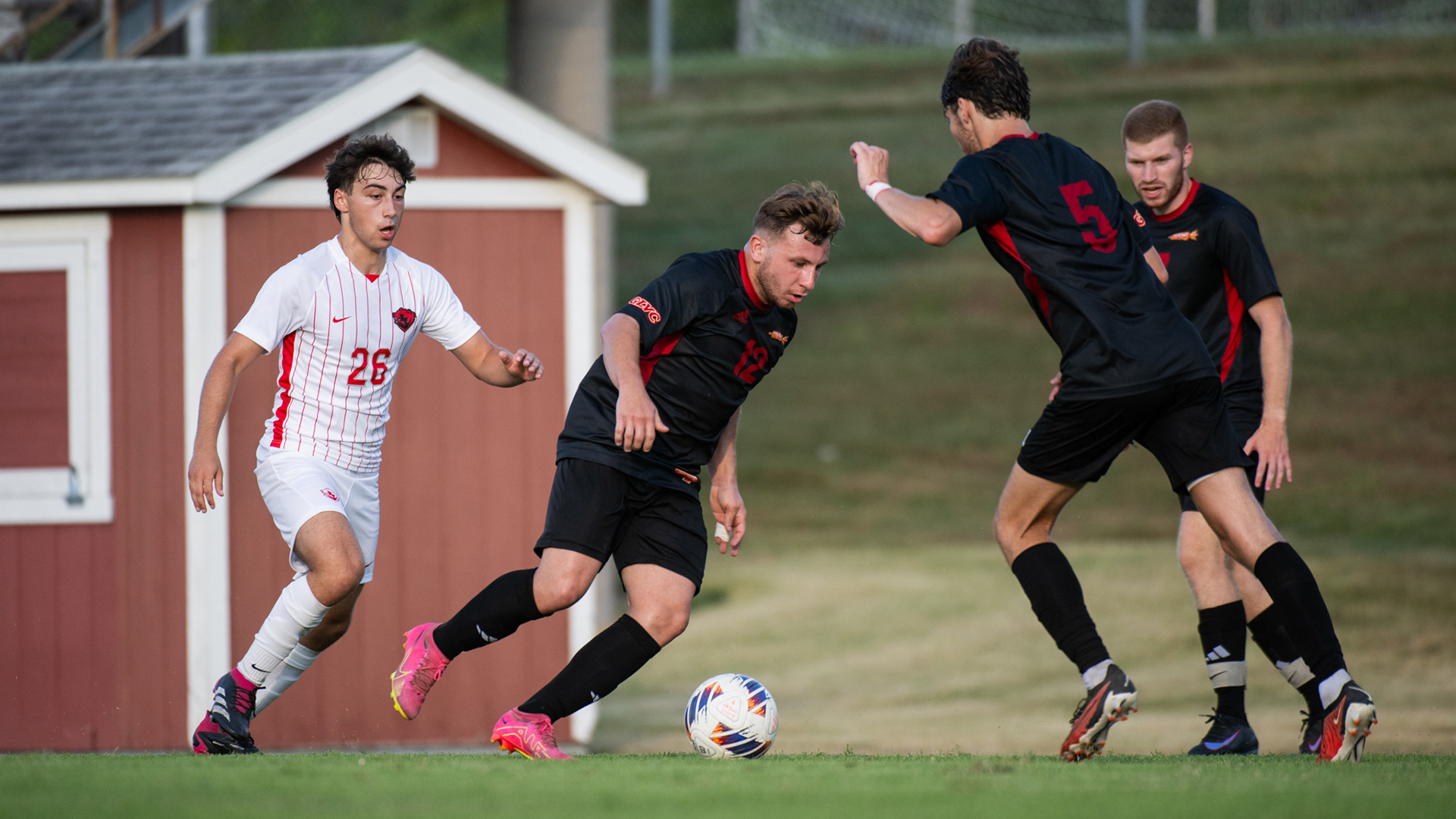 Alexander Ramirez Aoueiss dribbles through traffic