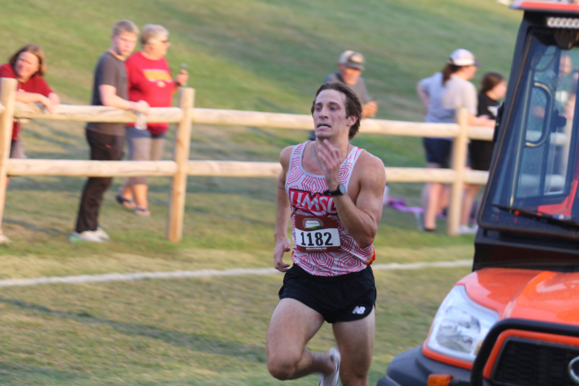 Will Kaempfe races towards the finish line