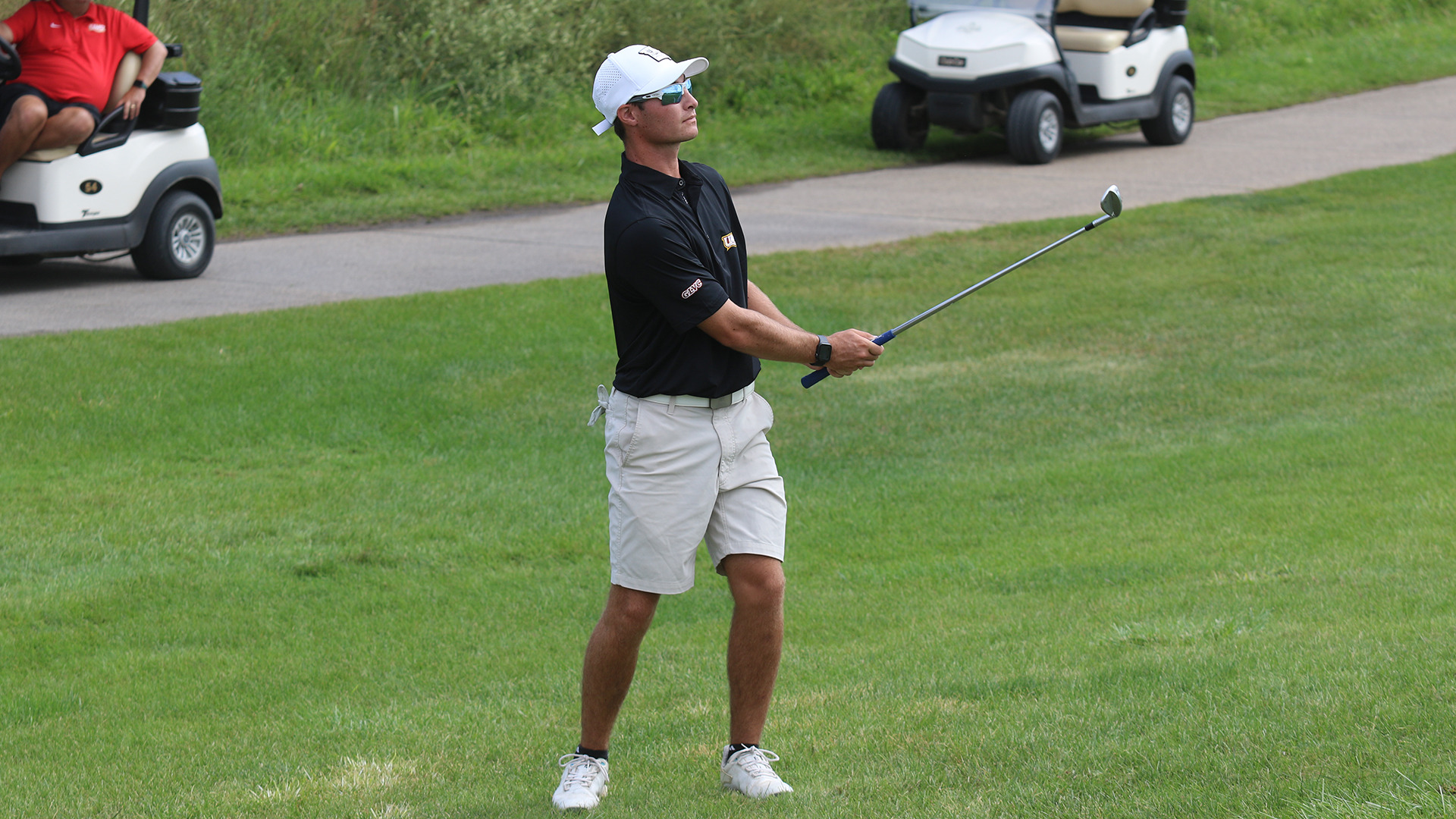 Logan Mayo chips the ball onto the green at the Arch Cup last September