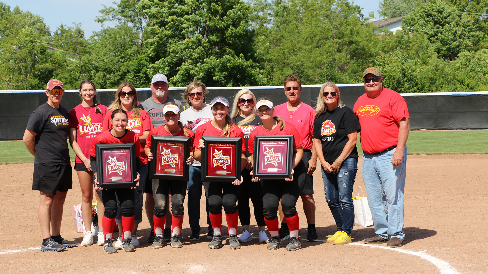 2026 UMSL Softball Seniors (L-R): Ashley Borowitz, Jamie Widule, Simia Spahiev and Kaytie Kossina and their parents pose for senior day group photo