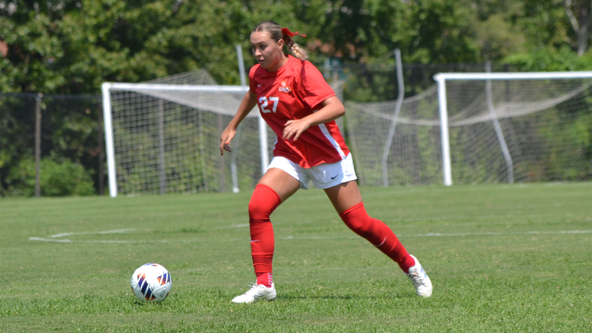 Ashtyn Fry dribbles the ball in a game against Washington University in St. Louis