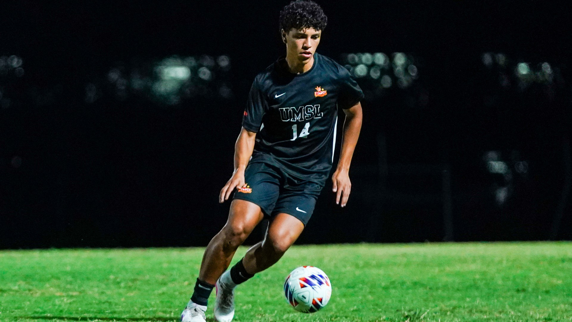 Isaac Valverde dribbles the soccer ball in a game against Roosevelt