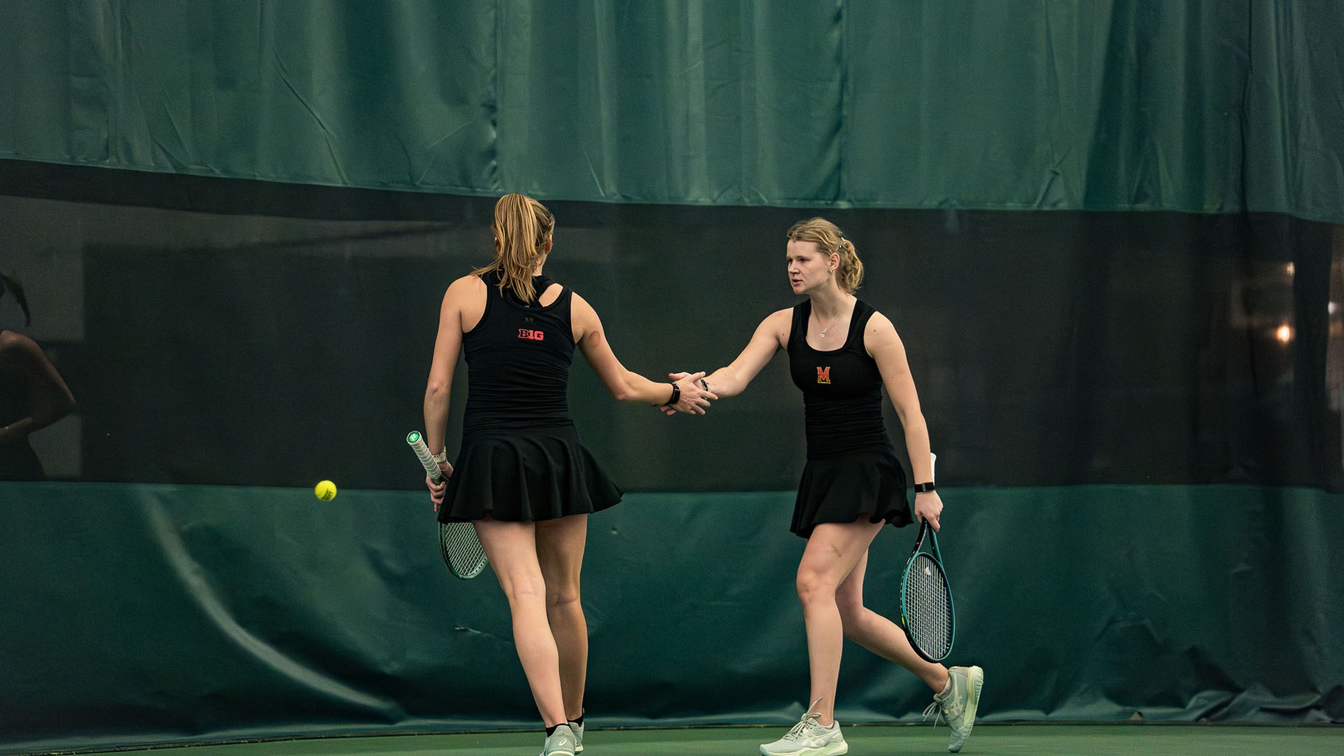 Oliwia Orlinska and Magdalena Baniak giving each other a high five at Charlotte