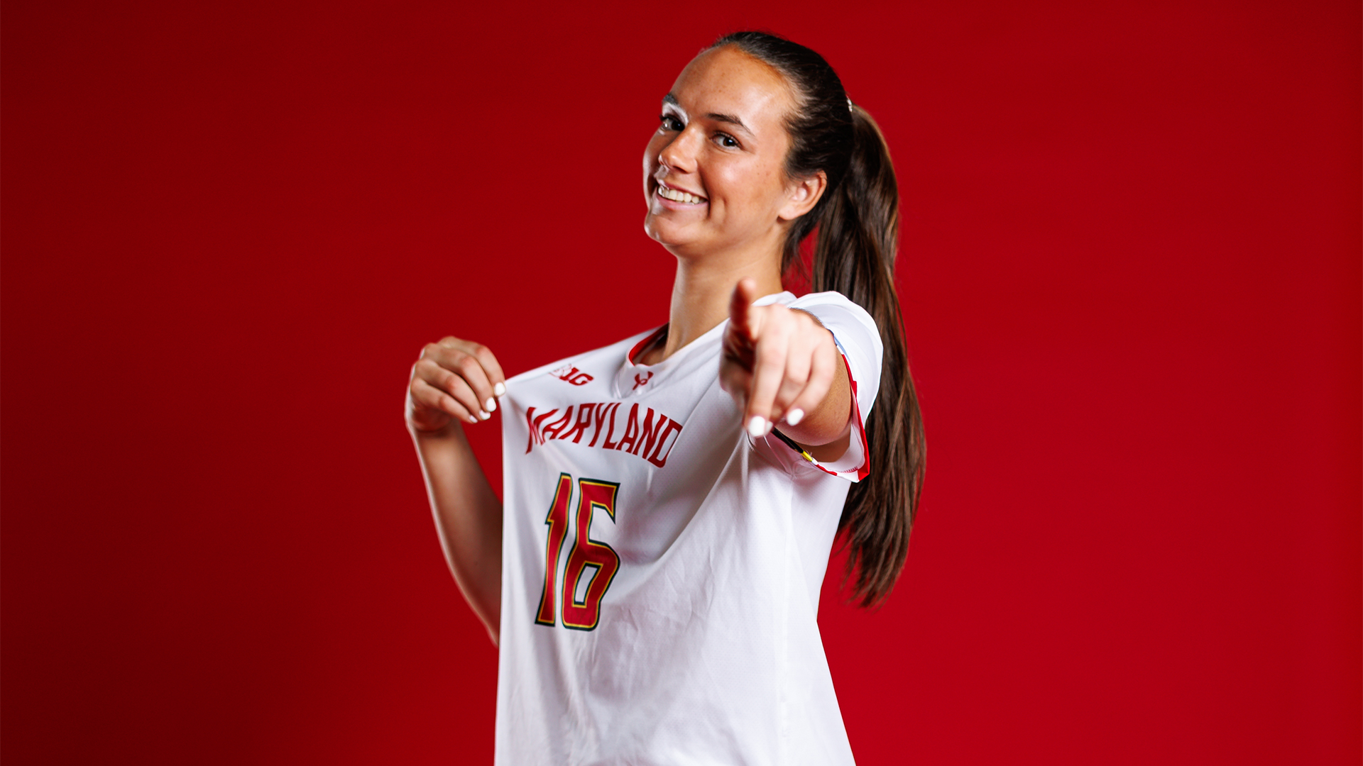 Ryan Reynolds posed red backdrop on Media Day