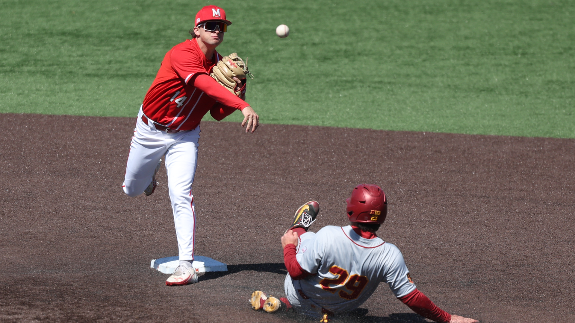 Jackson Sirois Rolls Double Play Vs USC