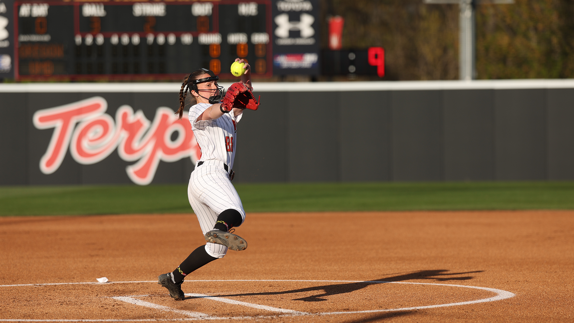 Caitlin Olensky Pitches Against Oregon