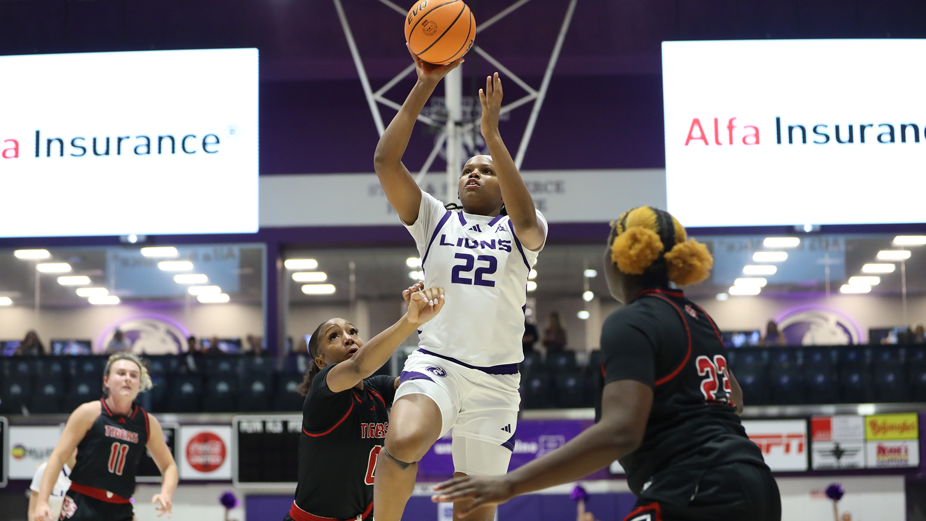 India Howard going for a jumpshot against West Alabama on November 22, 2025