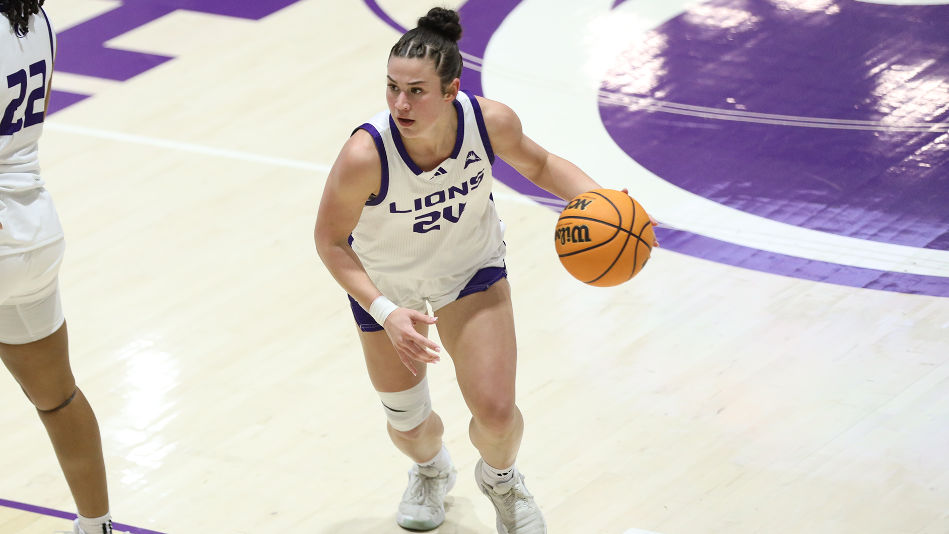Jazzy Klinge dribbling with the basketball against Queens on January 22, 2026