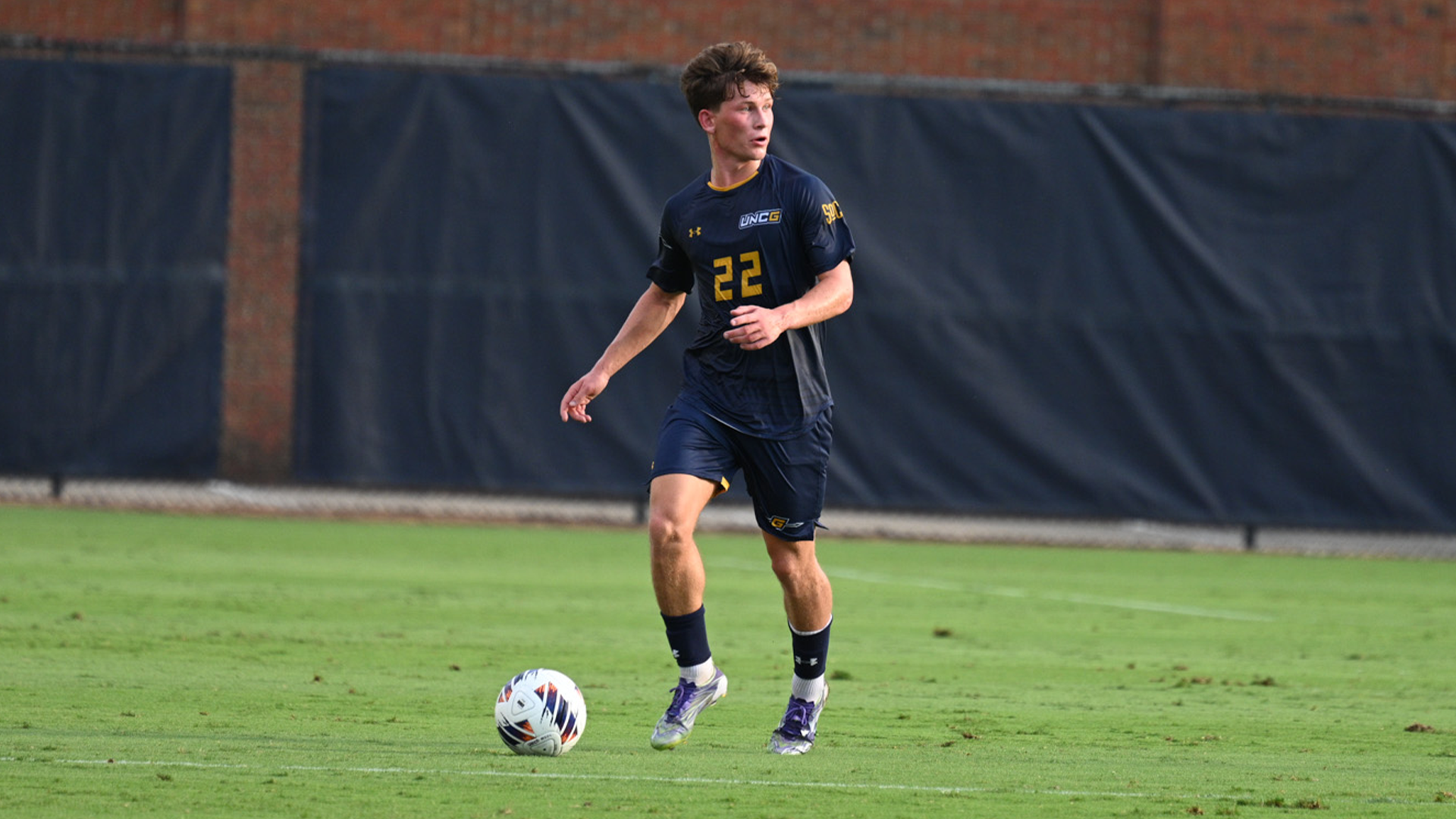 Trym Linberg with the ball