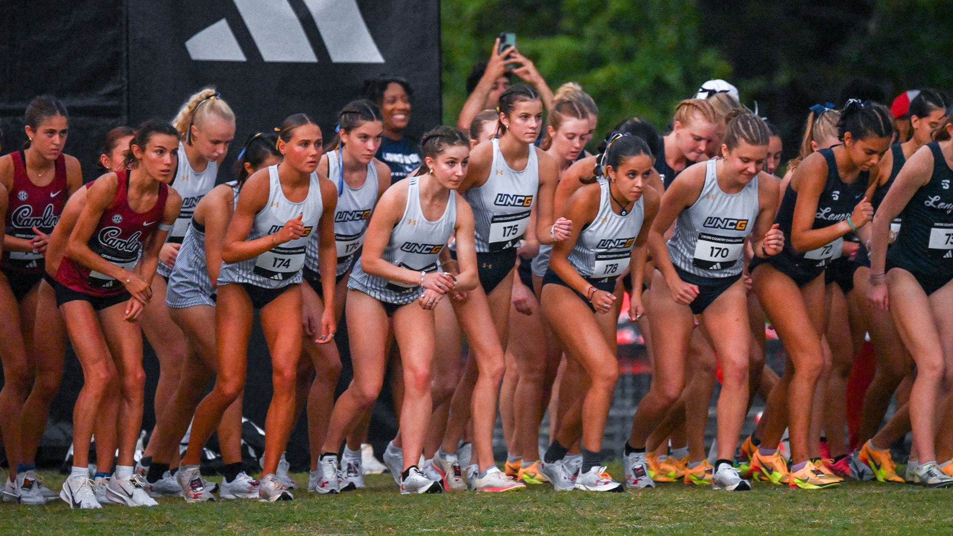 Women's XC prepares to start the Adidas XC Challenge