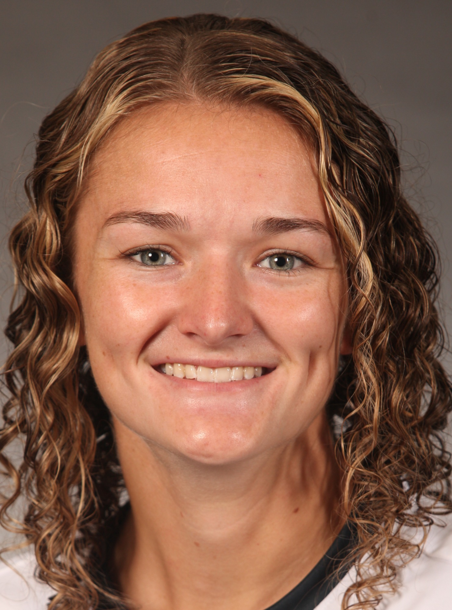 Anna Grossheim Headshot