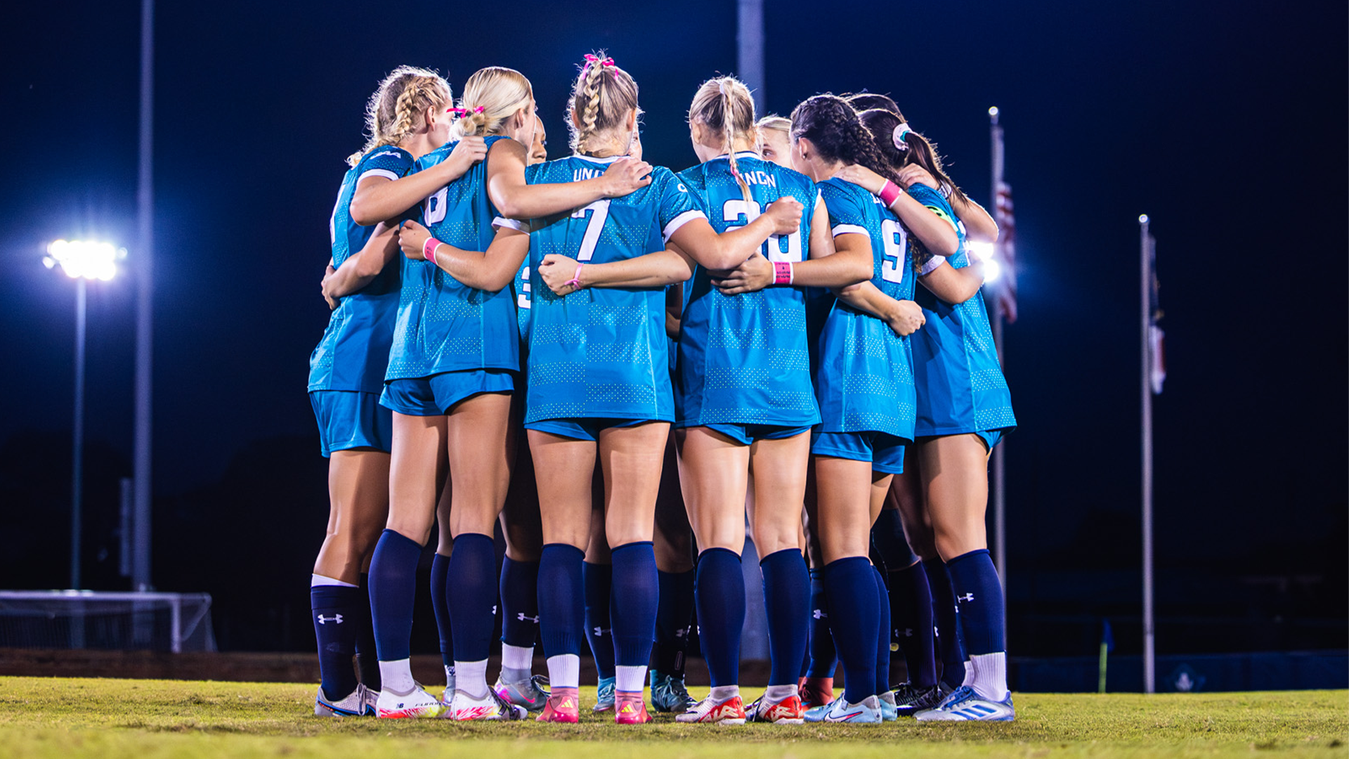 10/16/2025: UNCW Women's Soccer Huddle vs. Hofstra