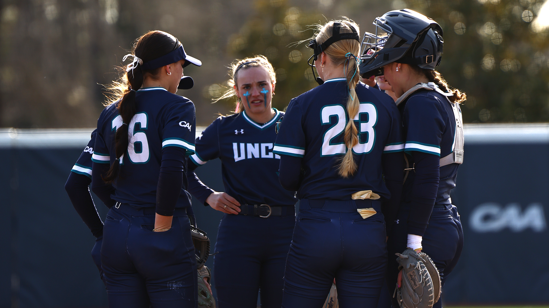 020826 Huddle shot by Hovey