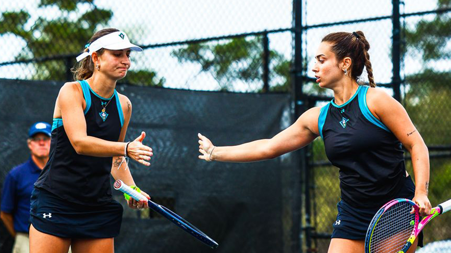 Arli and Albayrak celebrate a point