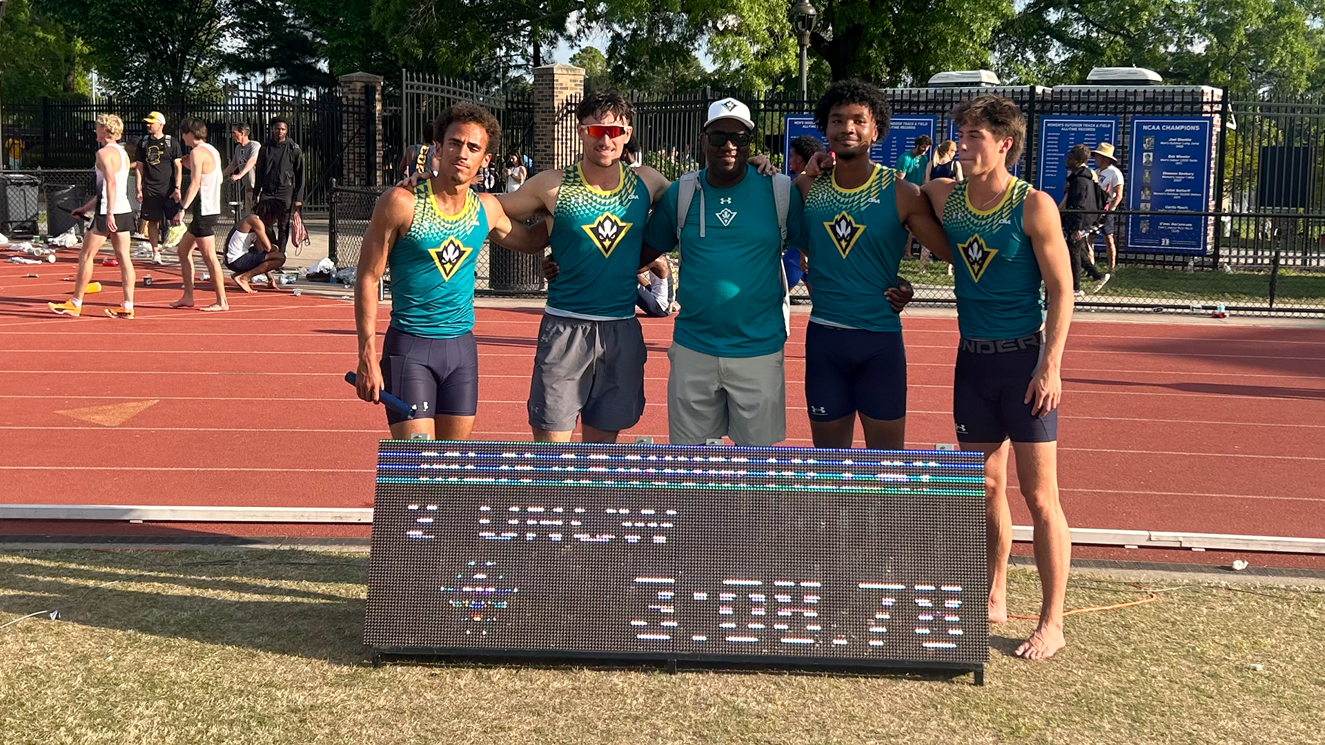 4x400 Relay record setters