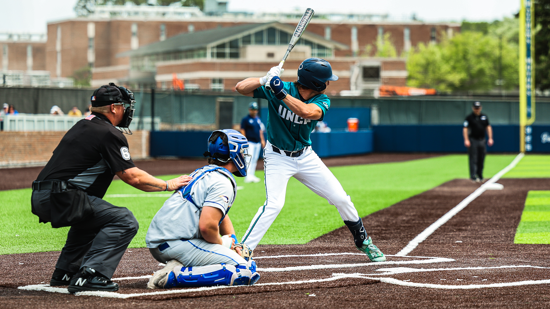 Newton reads spin on the incoming pitch