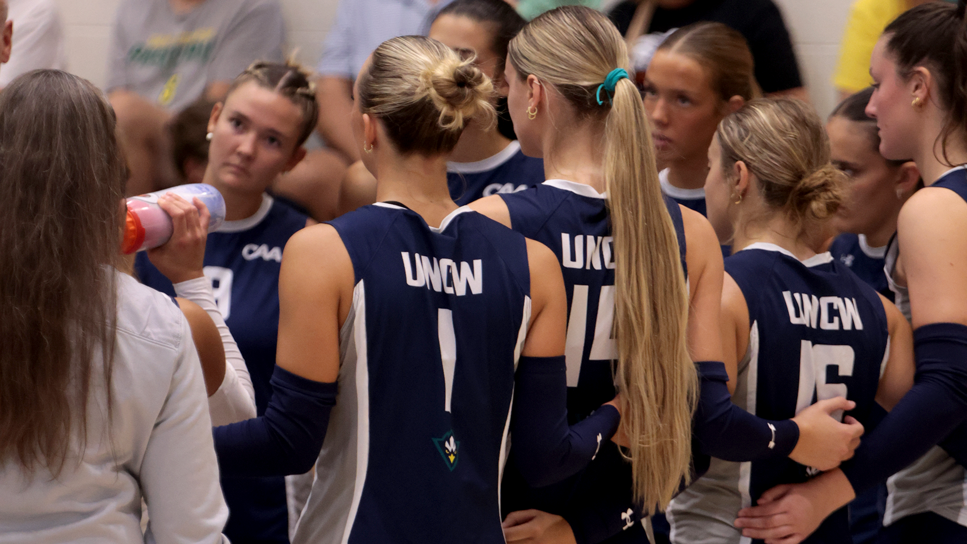 Seahawks huddle during their loss to Harvard