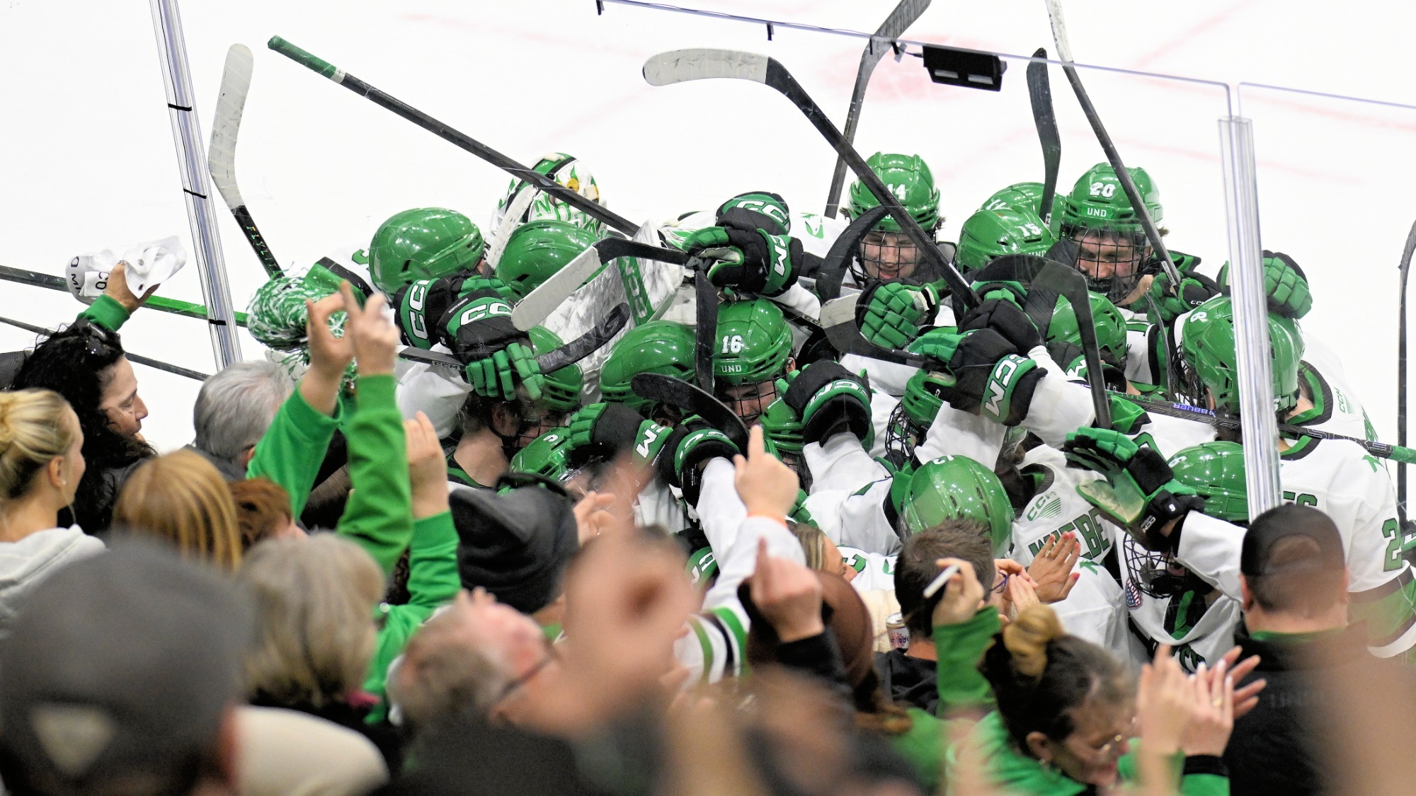 121925_HKY_Team_Cele