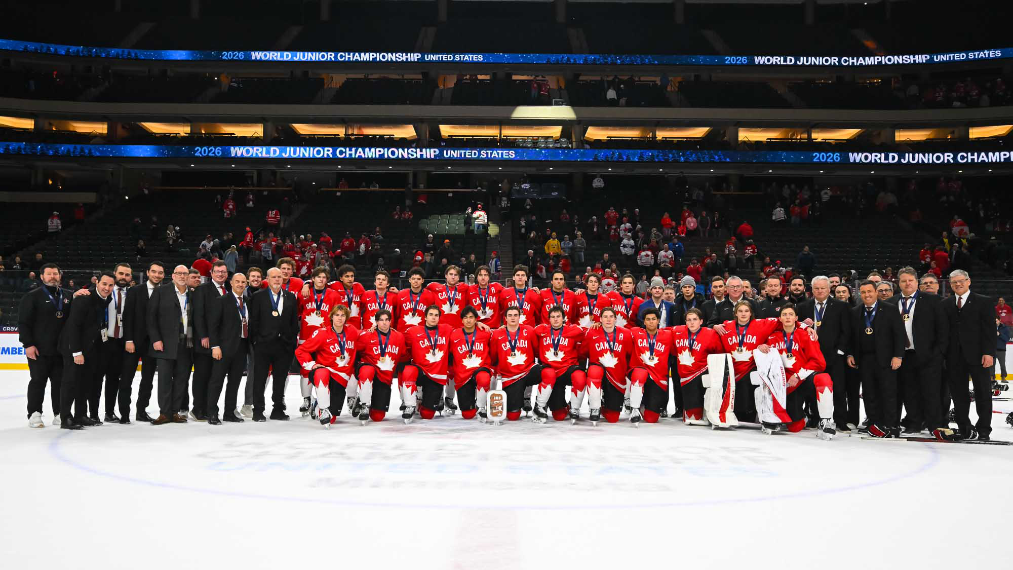 010526_HKY_Canada_BronzeMedal_WJ