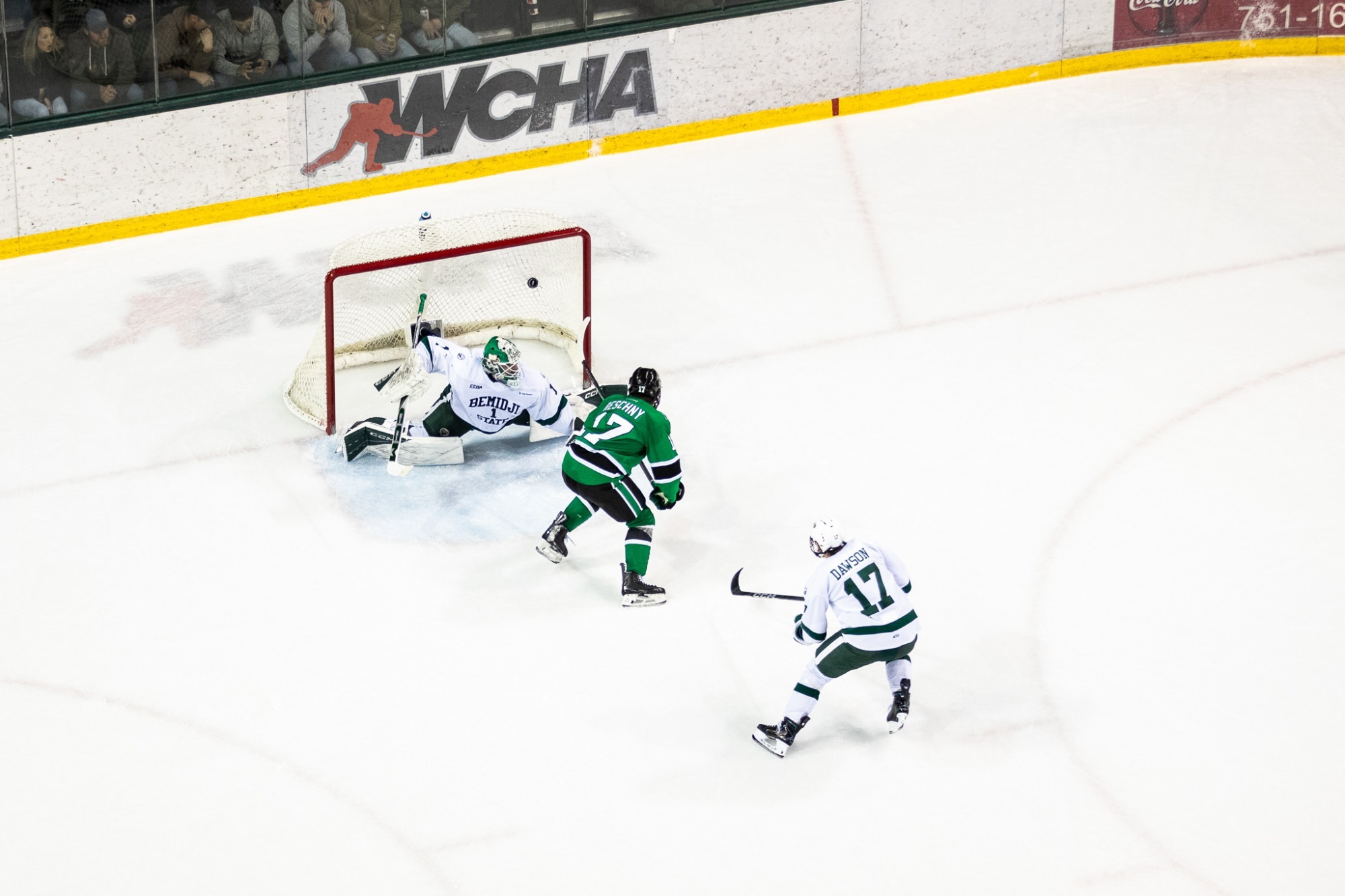 100926_HKY_Reschny_Goal