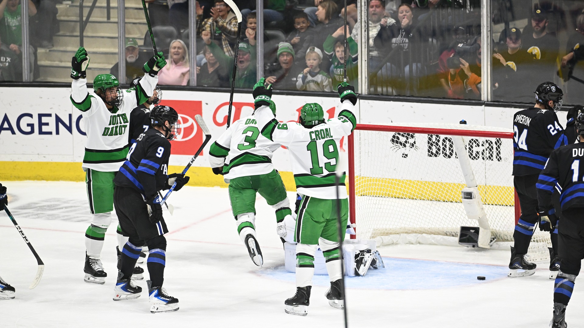 101626_HKY_Davis_Goal