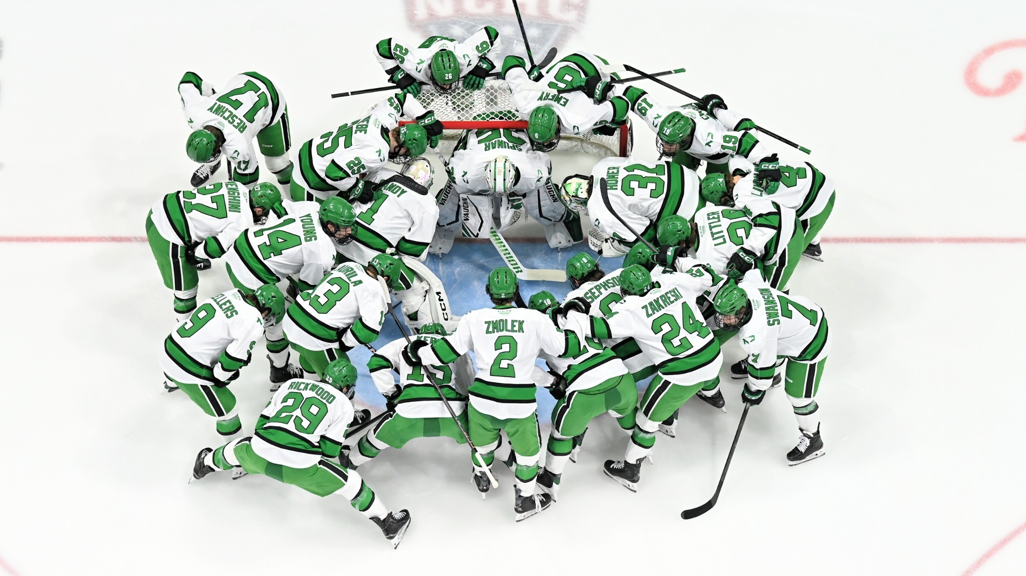030726_HKY_Omaha_TeamHuddle