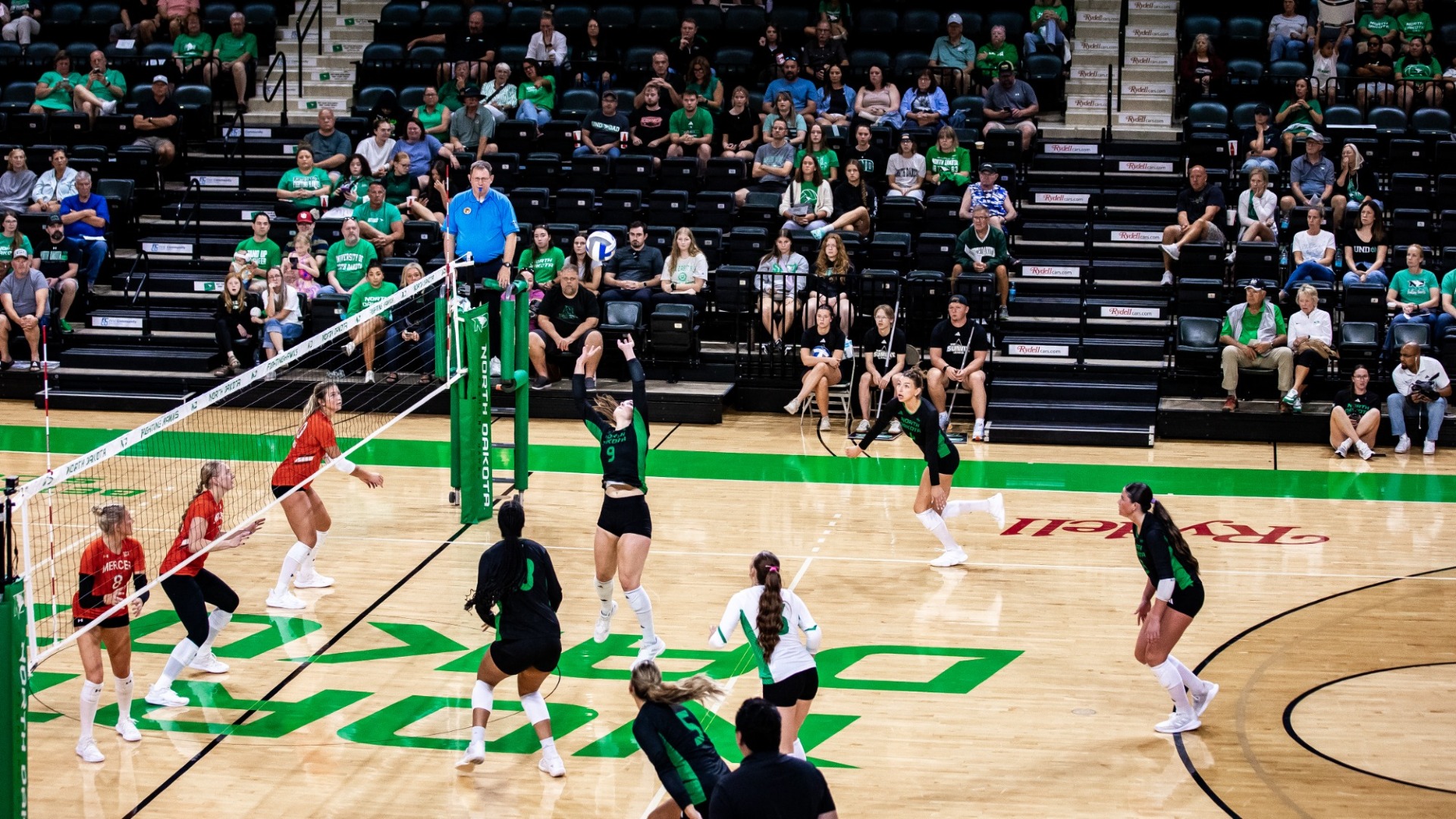 UND Volleyball with Crowd