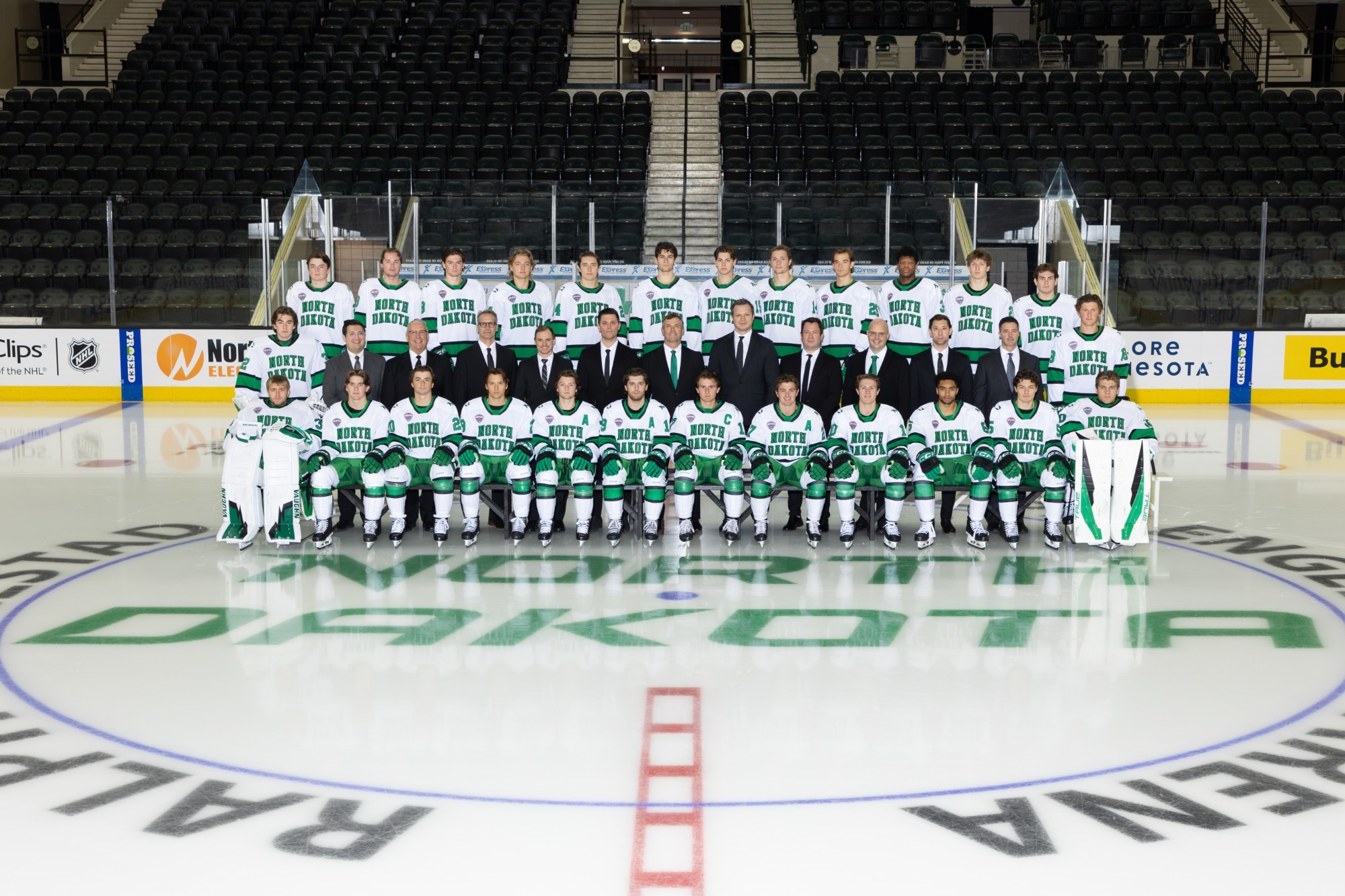 2627_HKY_TeamPhoto