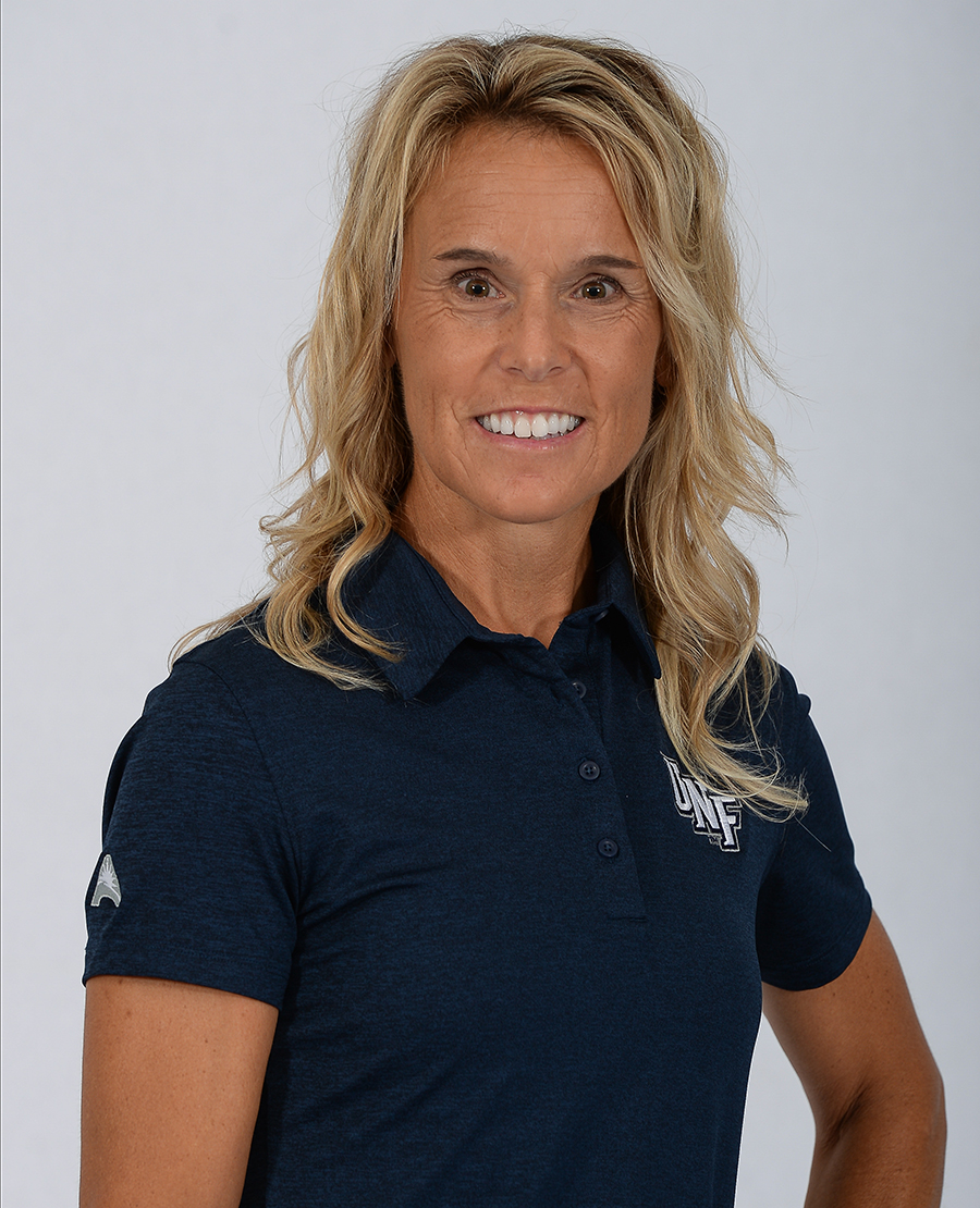 Head shot of Joanne Berglund