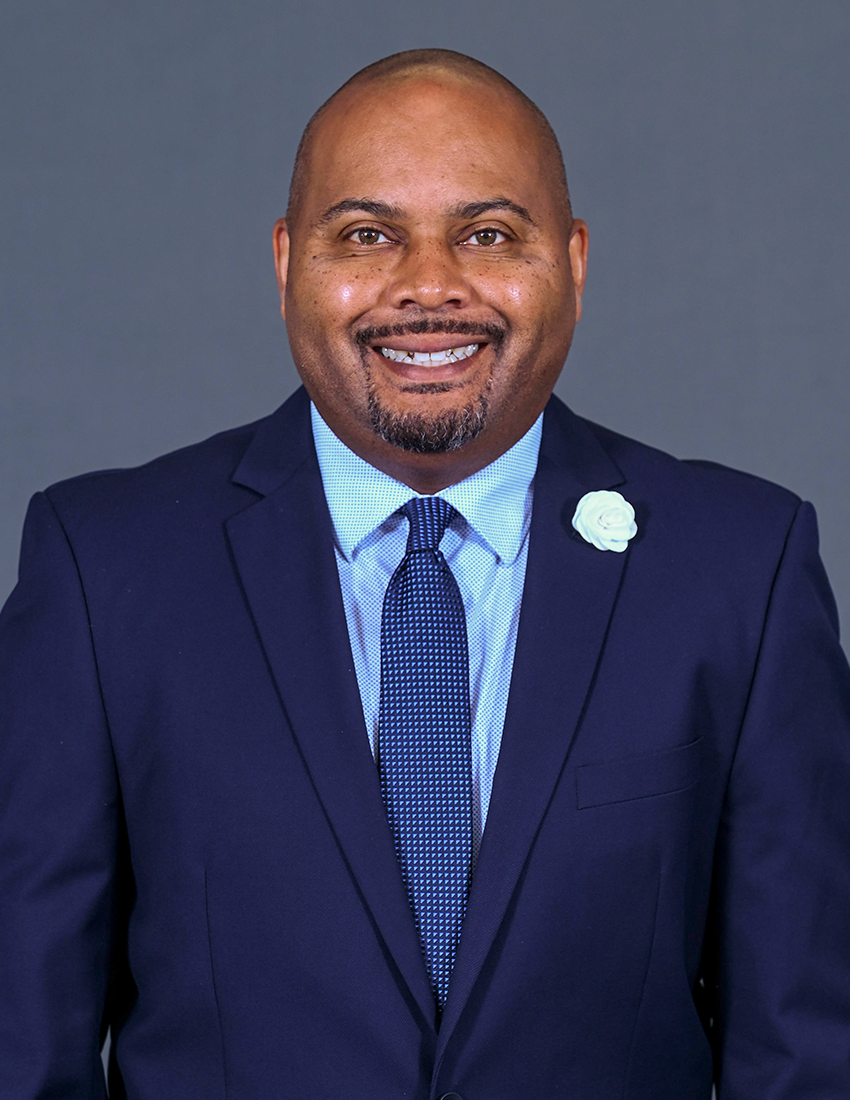 Myron 2022 headshot
