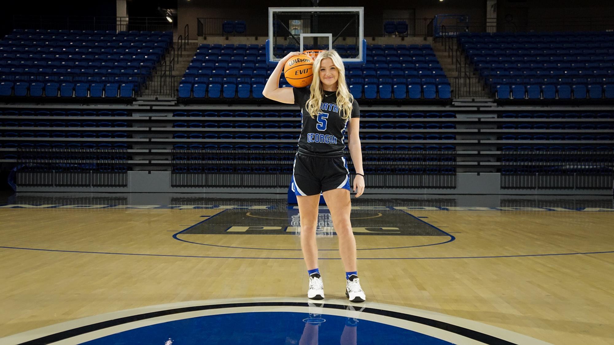 Carly Fahey 202324 Women's Basketball University of North