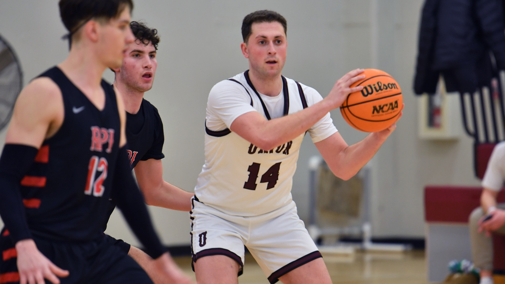 Men's Basketball Holds on to Outlast RPI in 9186 Victory Union
