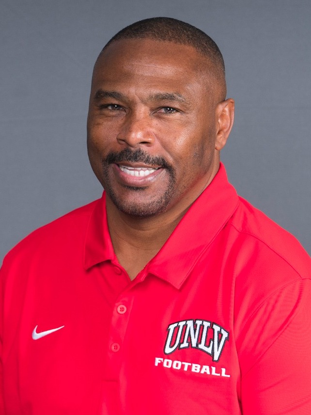 Hunkie Cooper

2023 Football Staff Headshots