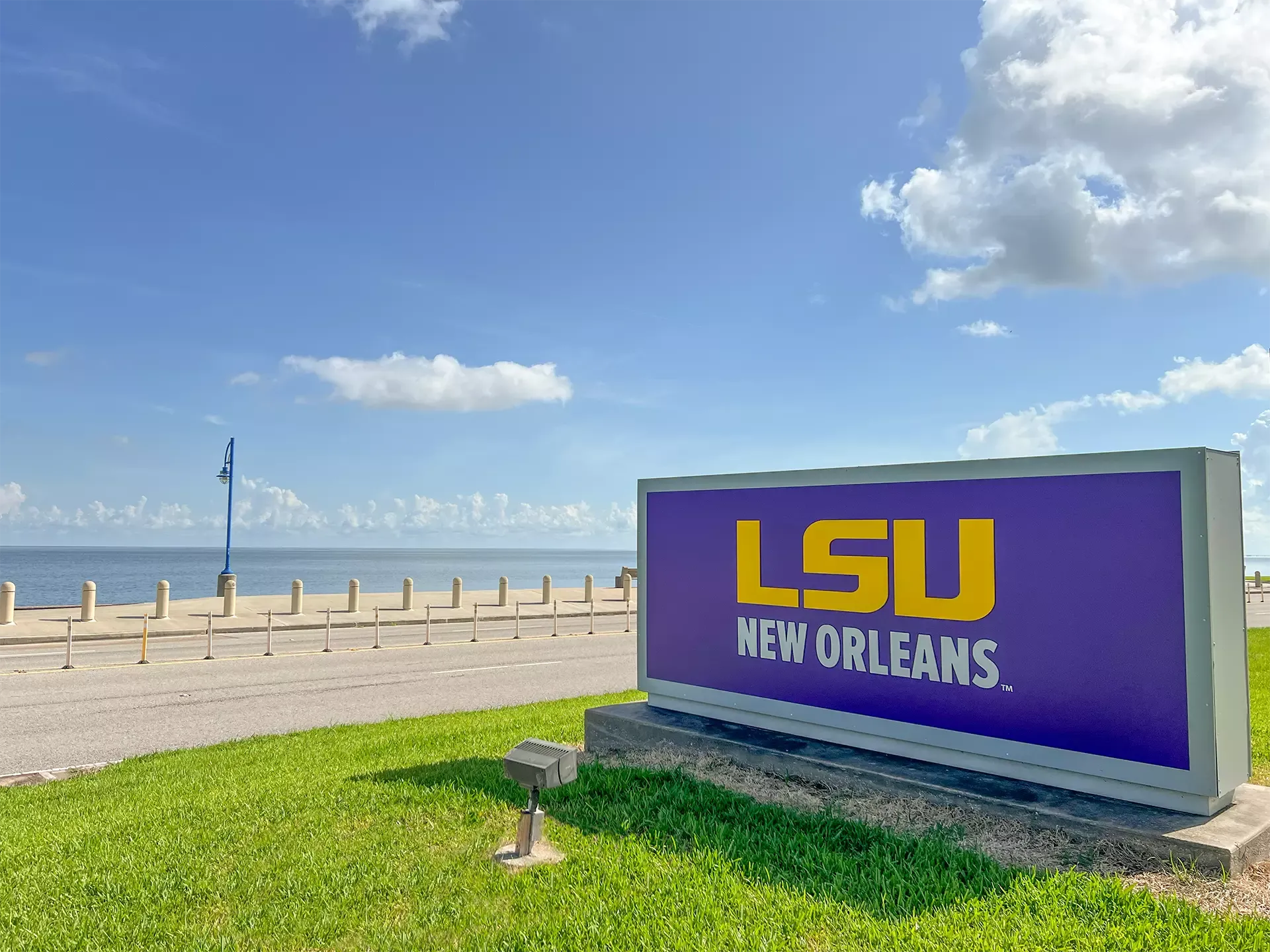 LSU New Orleans Sign on the Lake