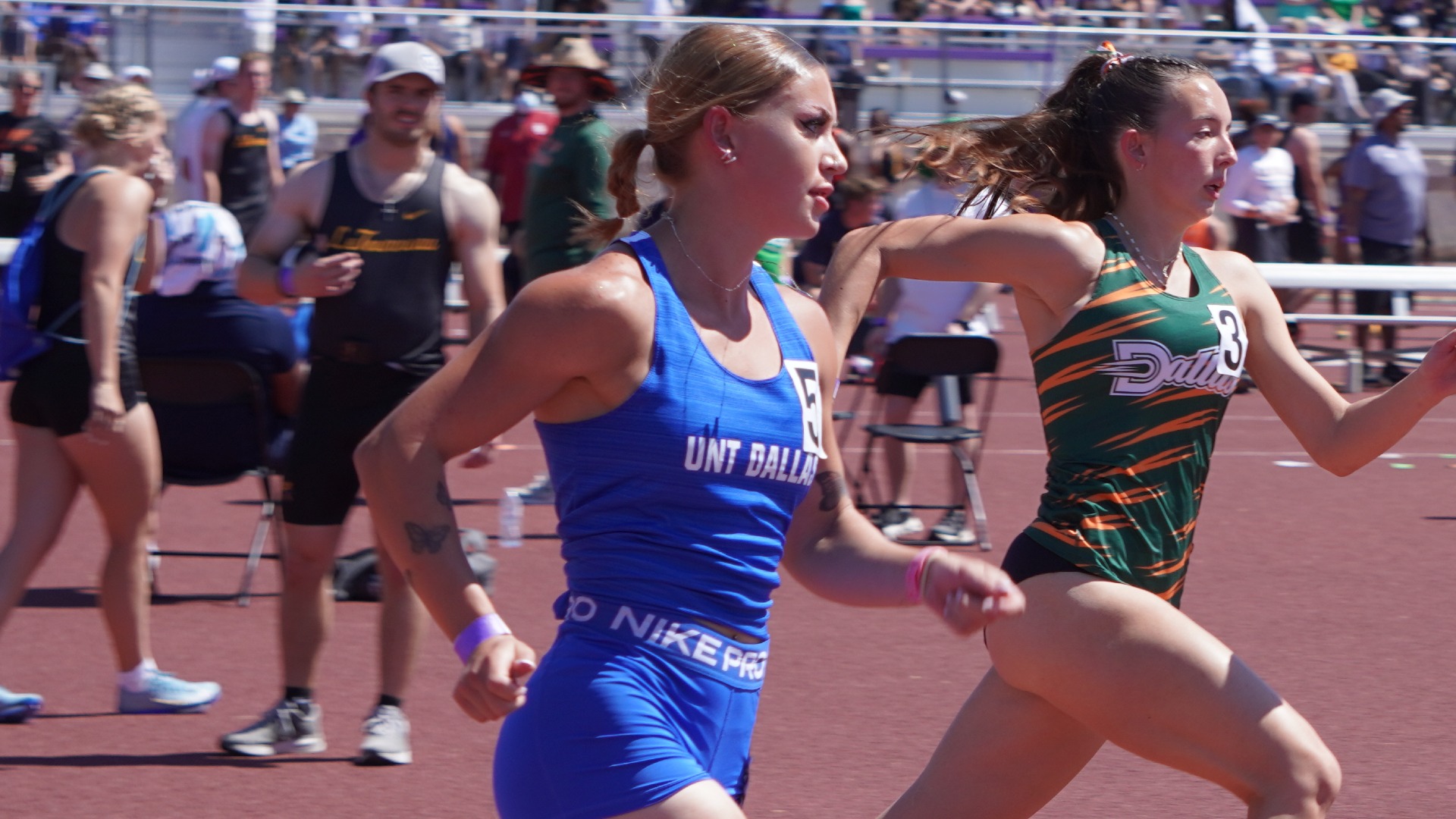 Photo Recap Women's Track Clyde Hart Classic