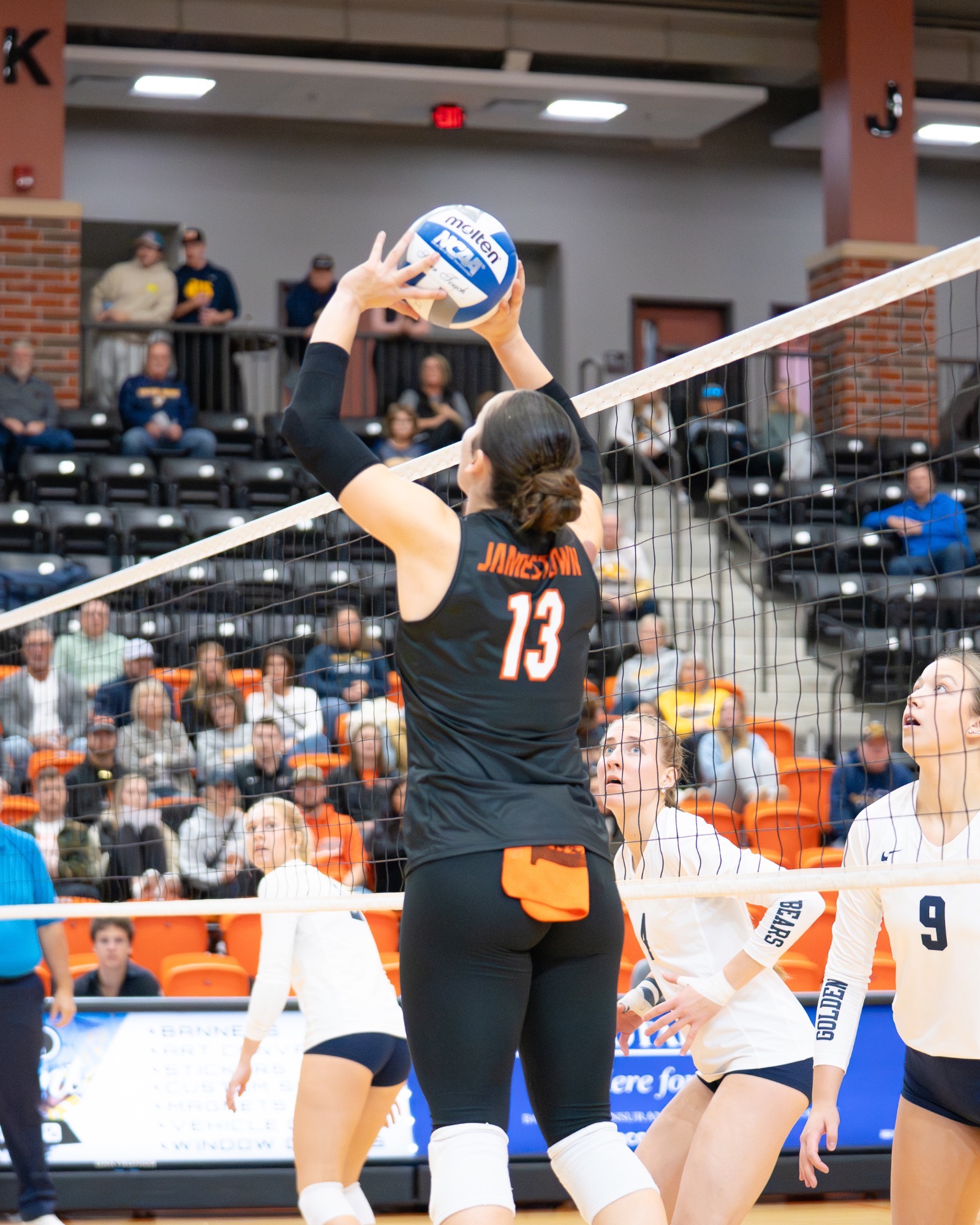 Lily Bertsch sets ball 