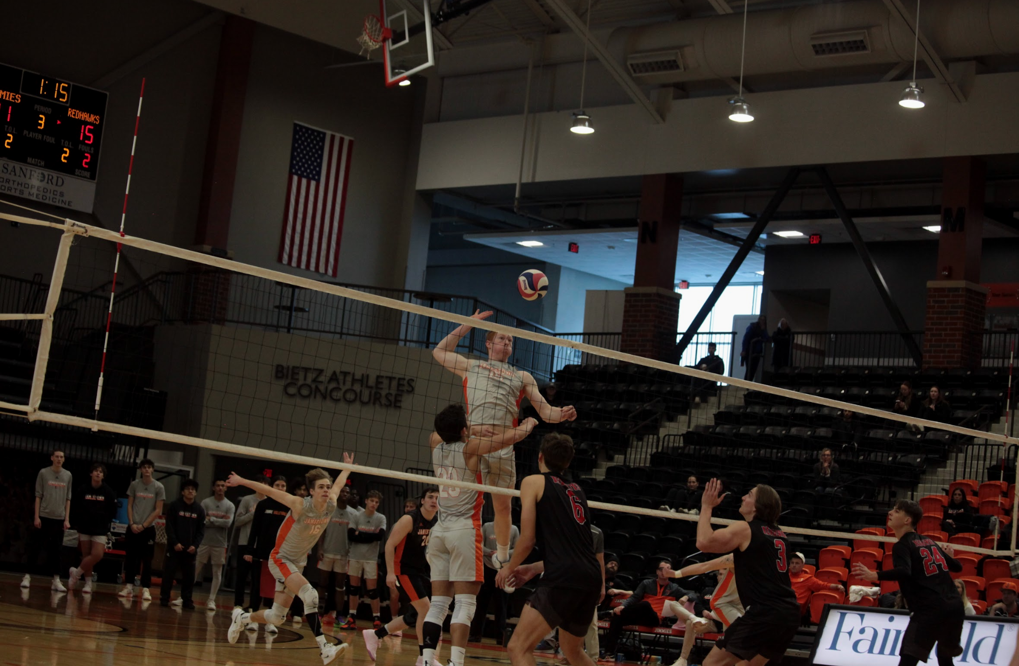 Tysen Myers Juimps to Kill Ball 