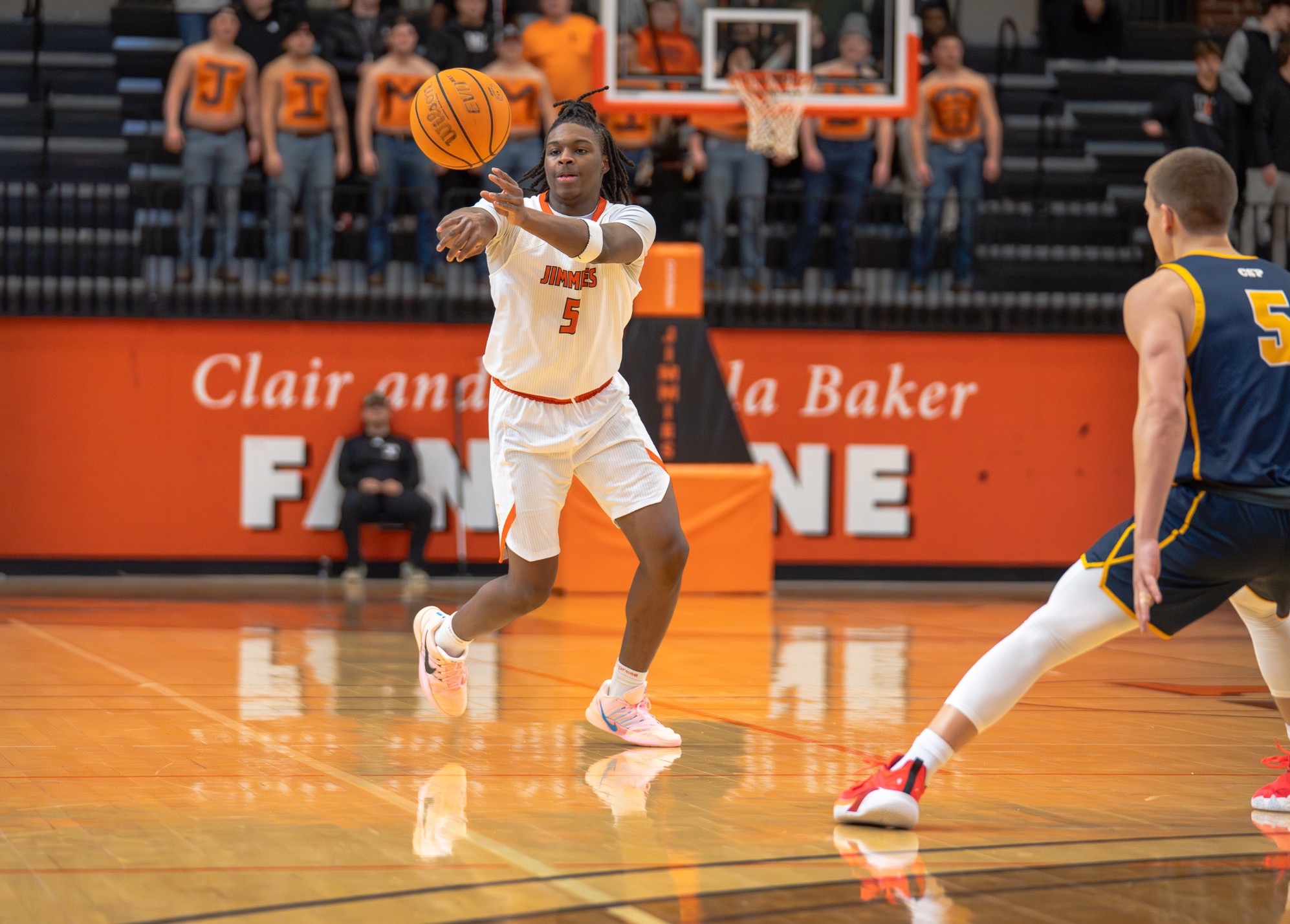 Ford Okhei makes a chest pass in Harold Newman Arena against Concordia St. Paul on January 16, 2026