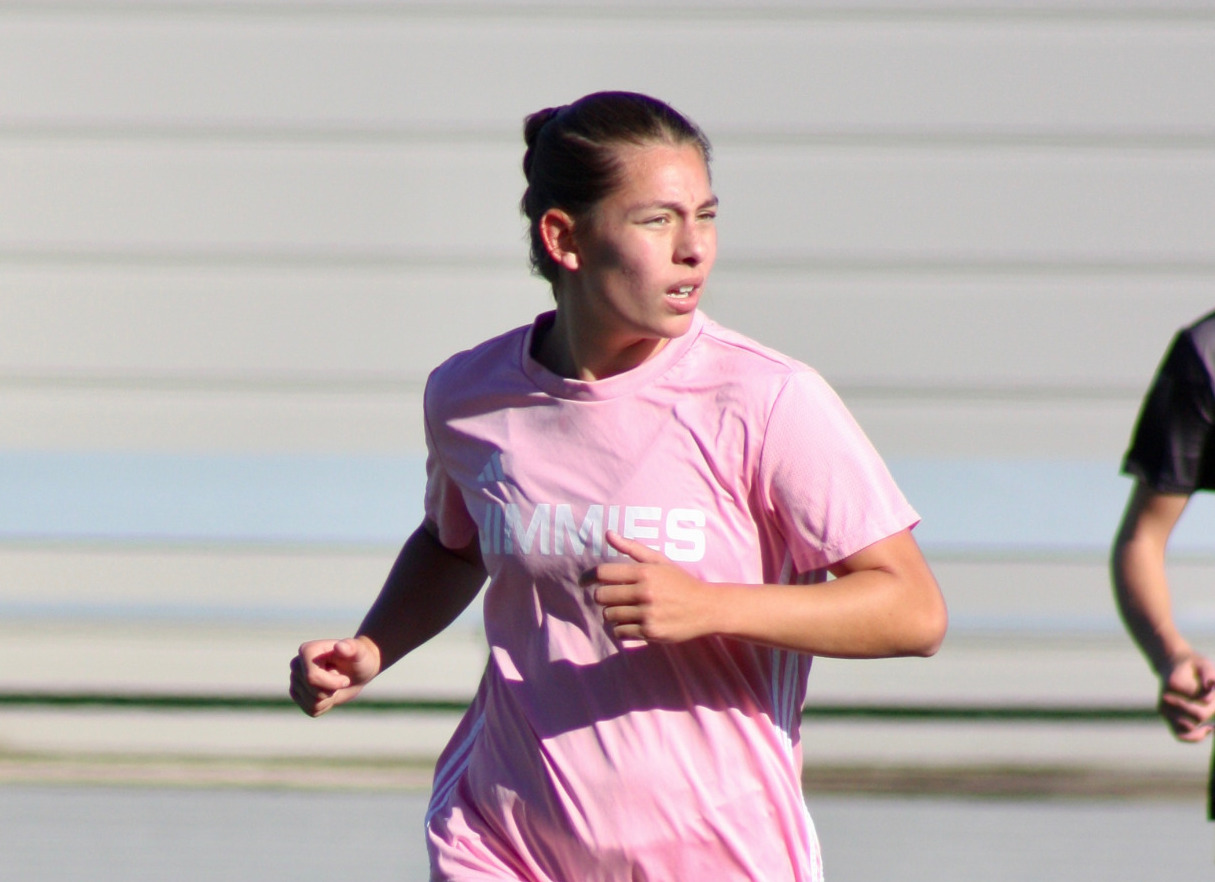 Gaby Lopez in action against Wayne State (10/16)