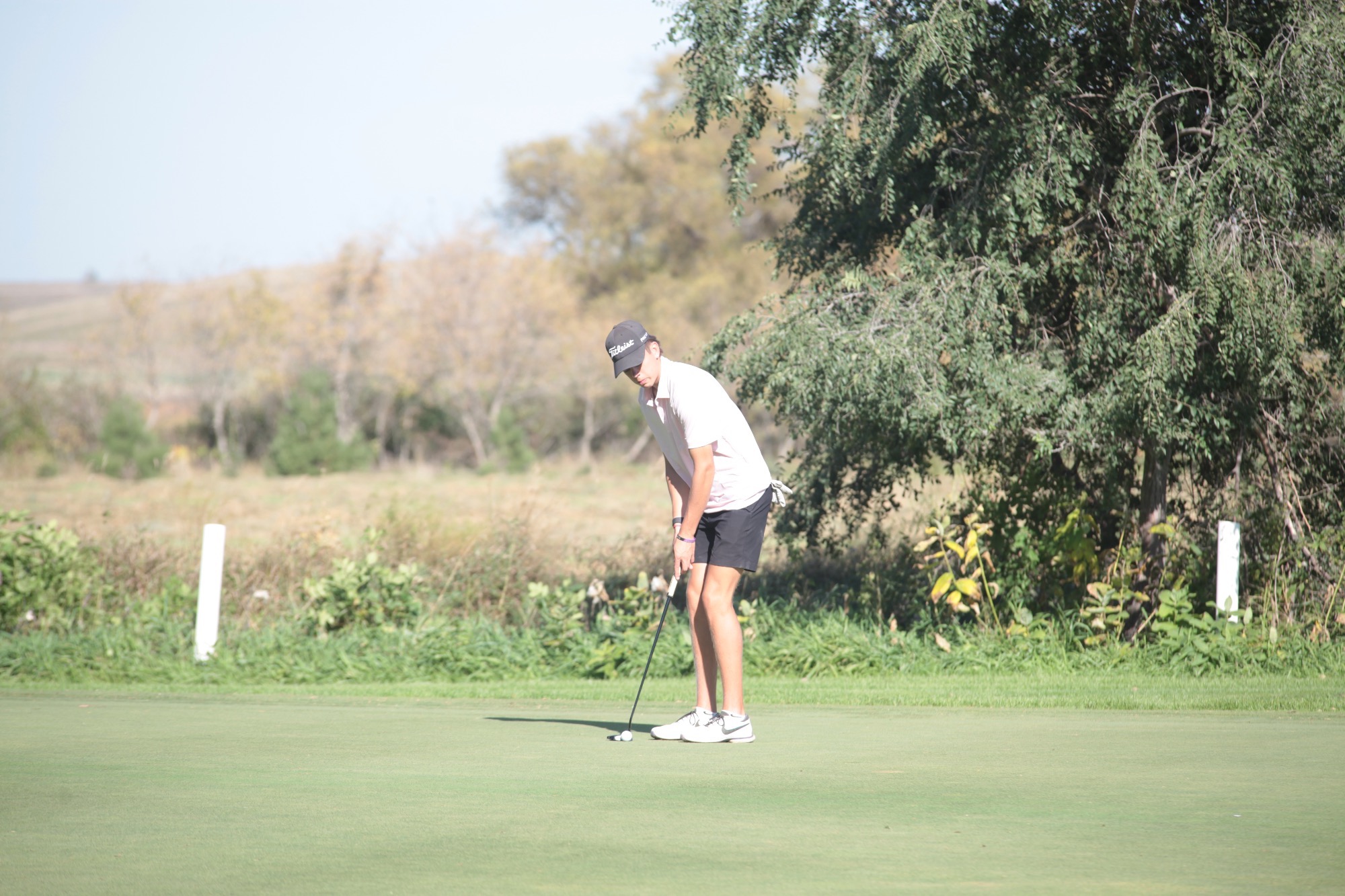 Noah Law puts at the Jimmie Open 
