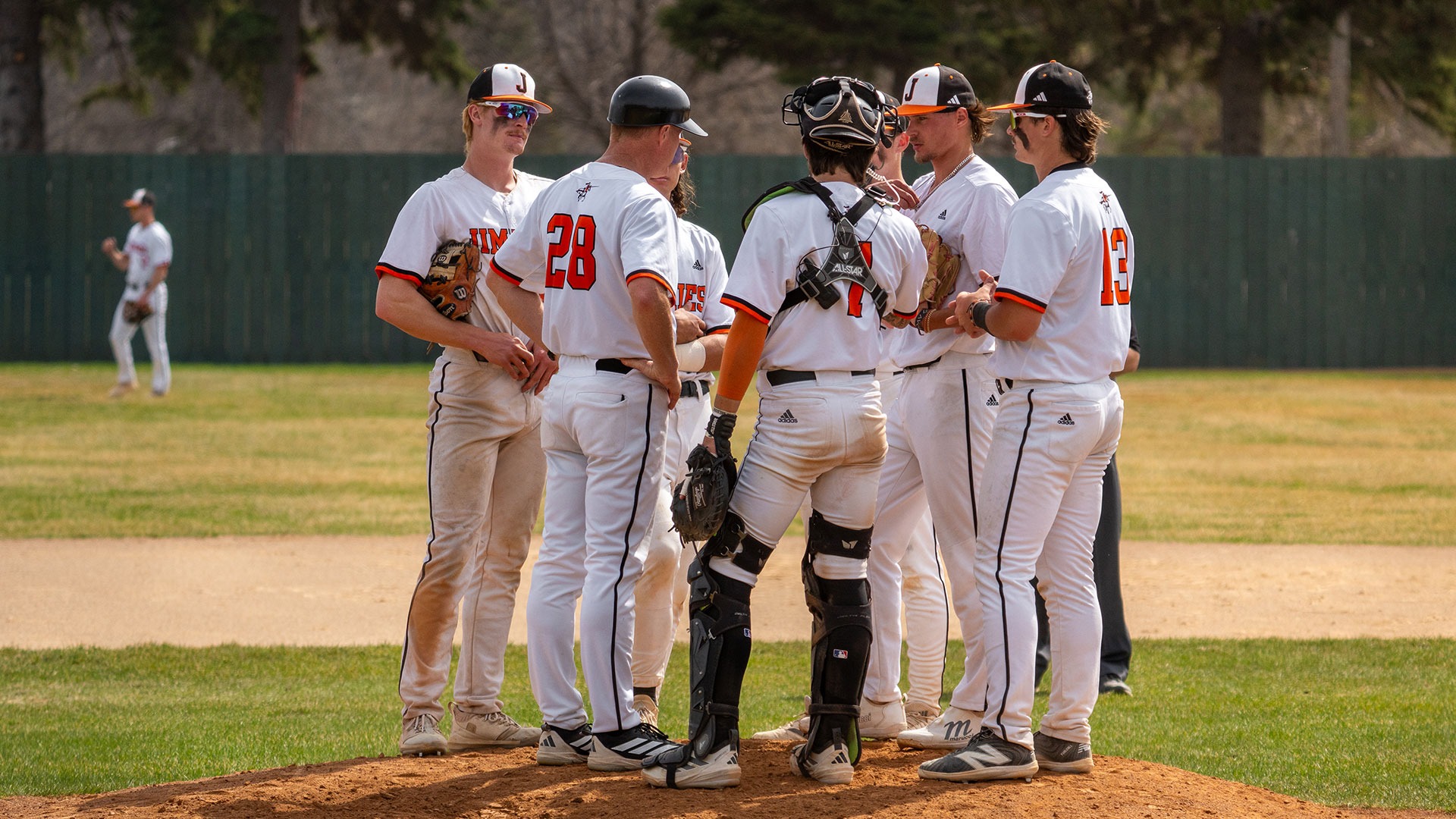 The Jimmie baseball team lost a doubleheader to UMary on April 22, 2026