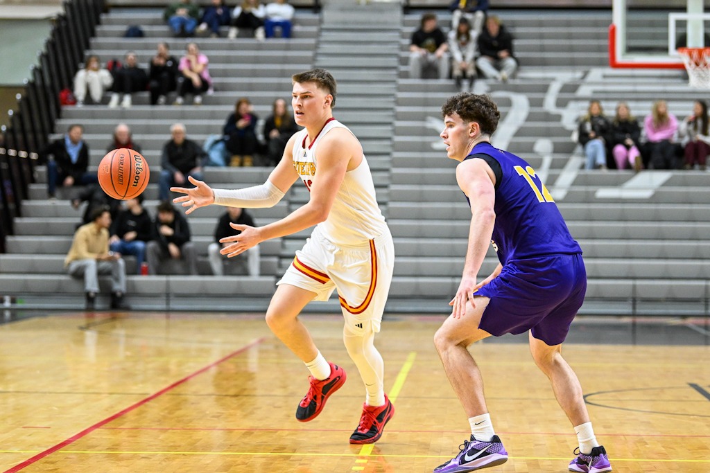 Eric Armstrong vs Laurier