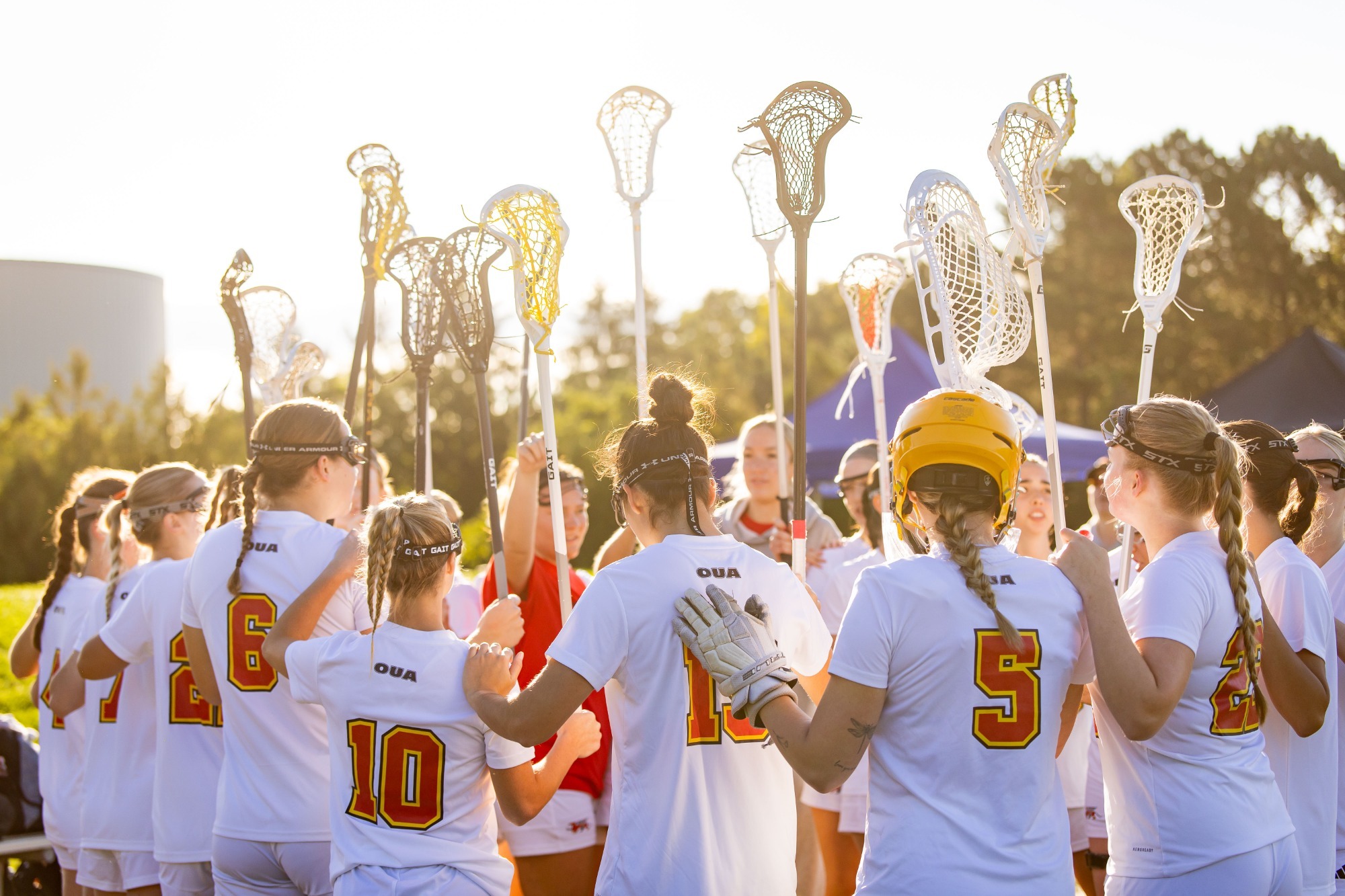 Women's WLAX huddle vs Brock
