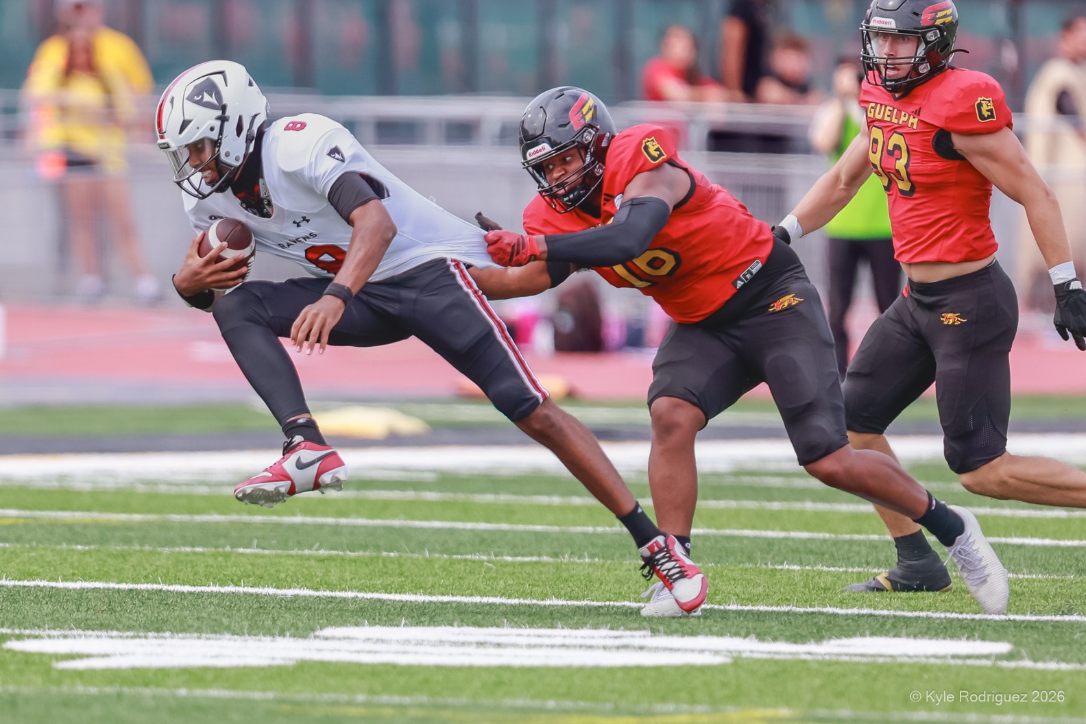 Andre Thompson sacks Elijah Barnes