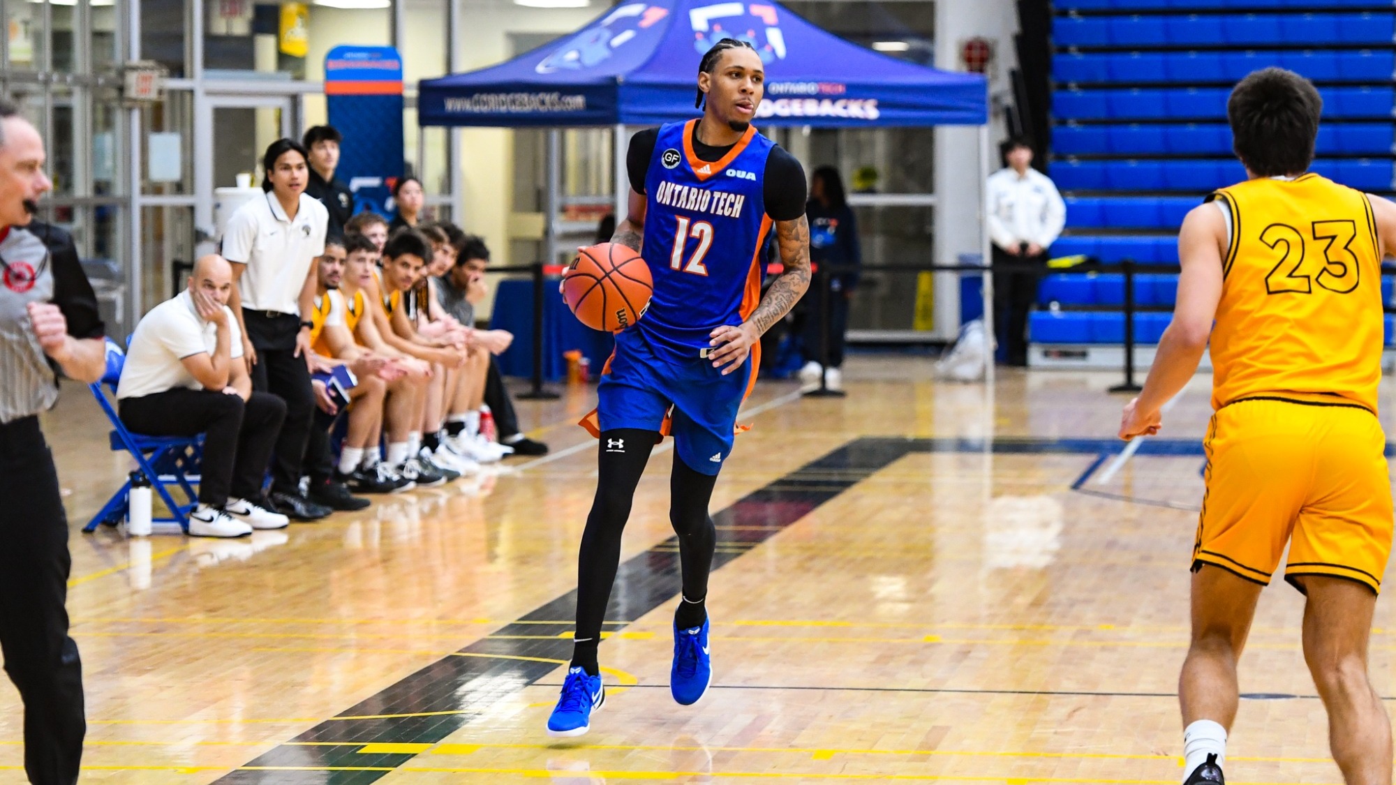 Keon Baker dribbling a basketball