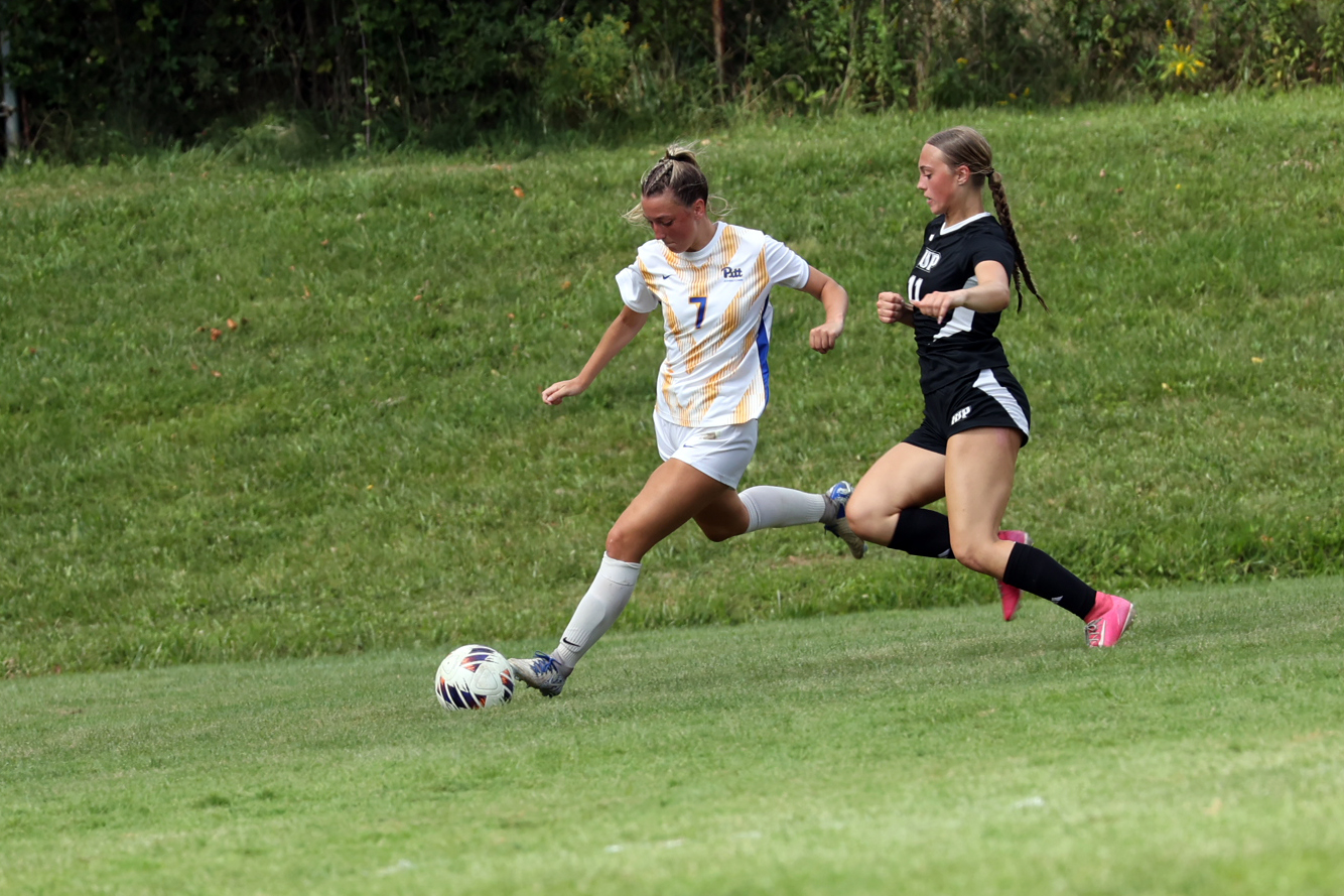 Hawk, Nicole-Action Photo1