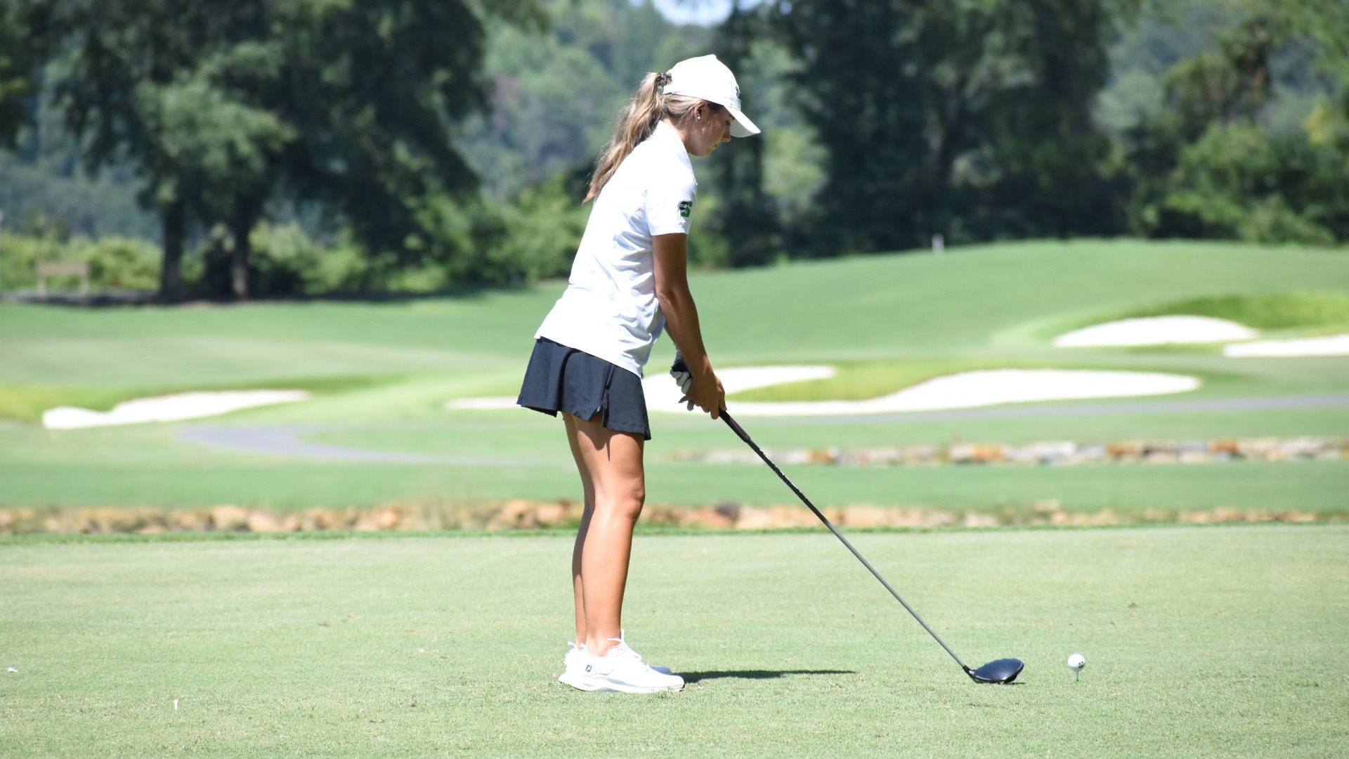 Olivia Shields about to tee off