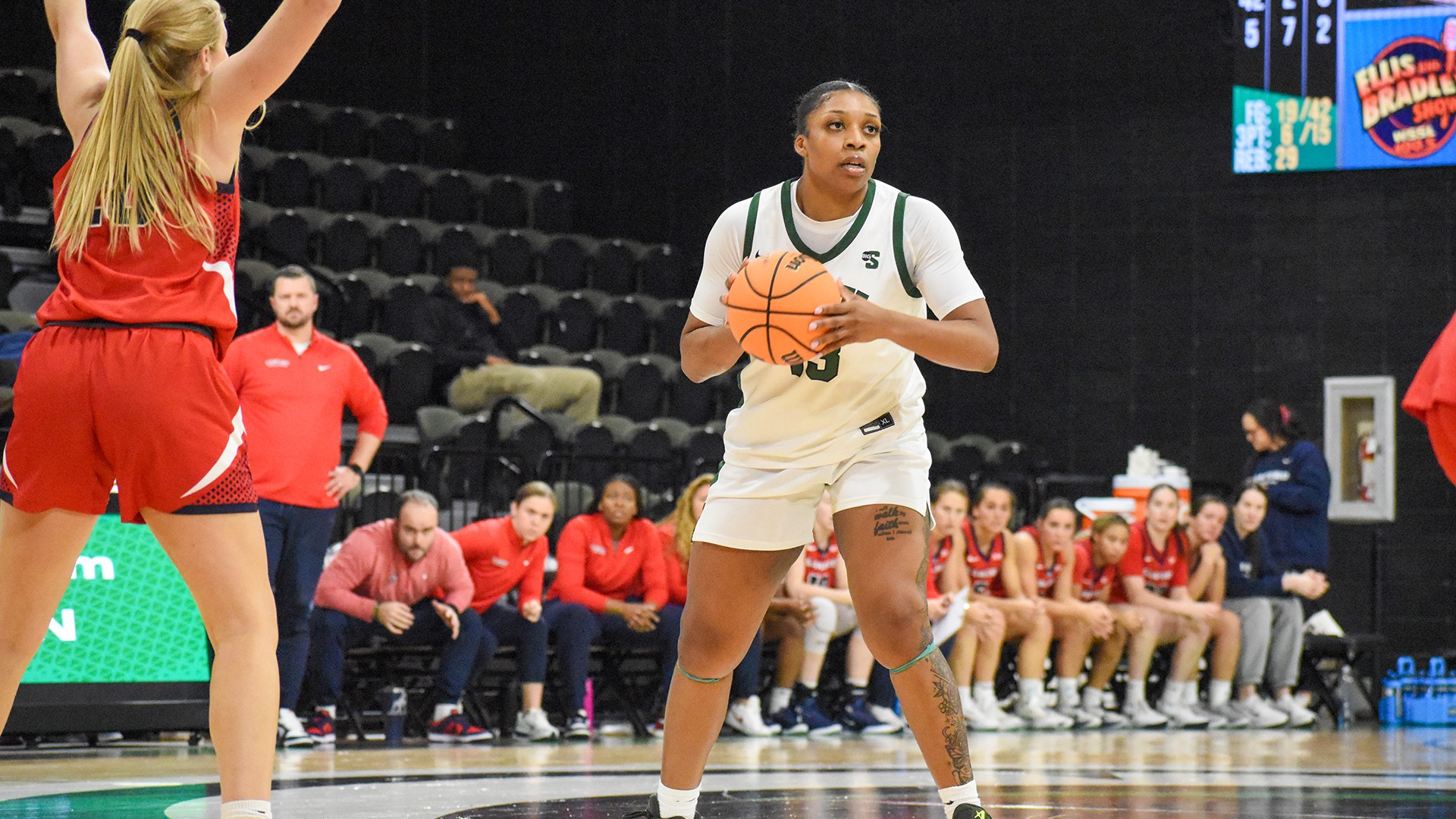 Aijah Palmore Looking vs. Samford 3Q 2025 - CH